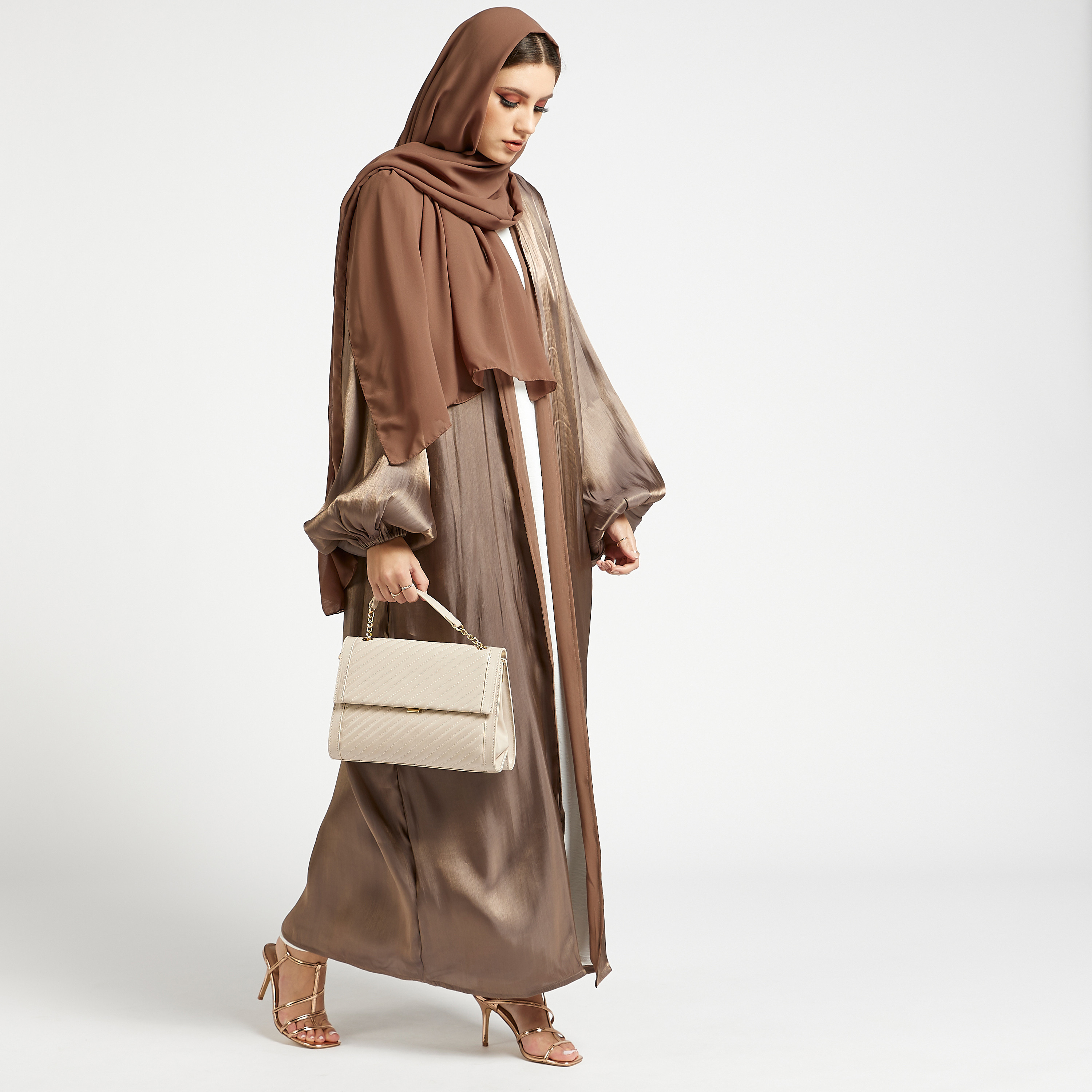 عباية سادة مفتوحة من الأمام بأكمام بيشوب من مويستريت-women-arabicclothing-abayas-image-3