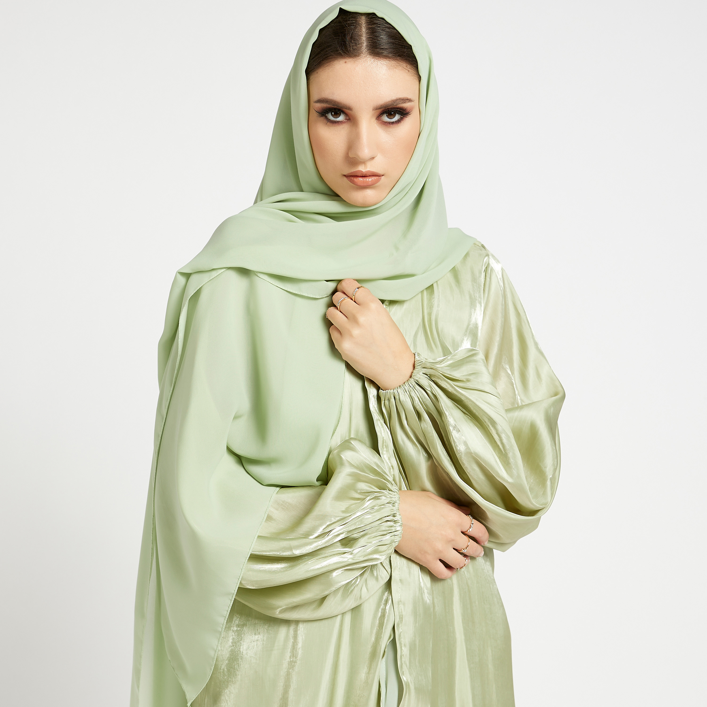 عباية سادة مفتوحة من الأمام بأكمام بيشوب من مويستريت - طقم من 3 قطع-women-arabicclothing-abayas-image-2