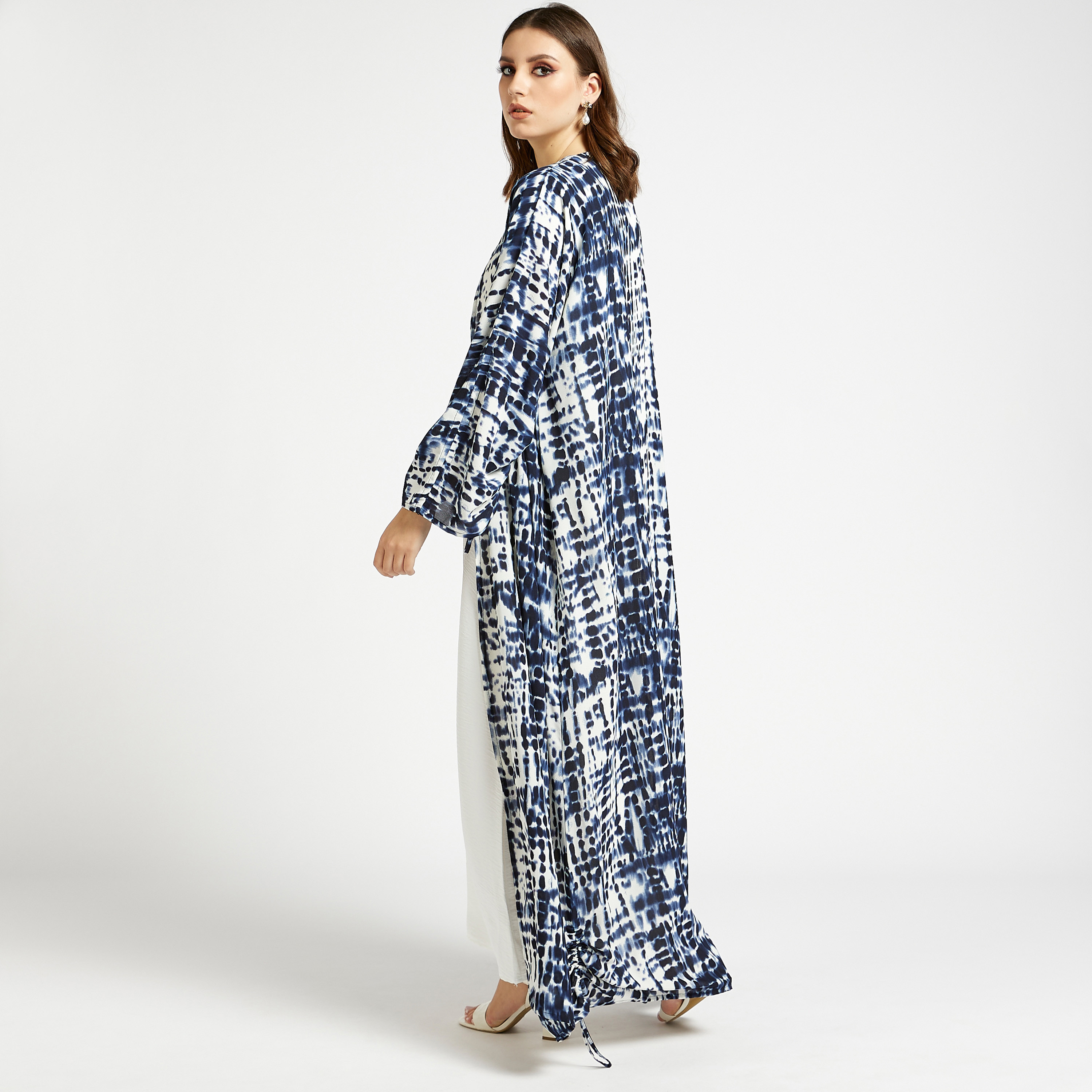 عباية مفتوحة من الأمام بياقة على شكل V من مويستريت-women-arabicclothing-abayas-image-4