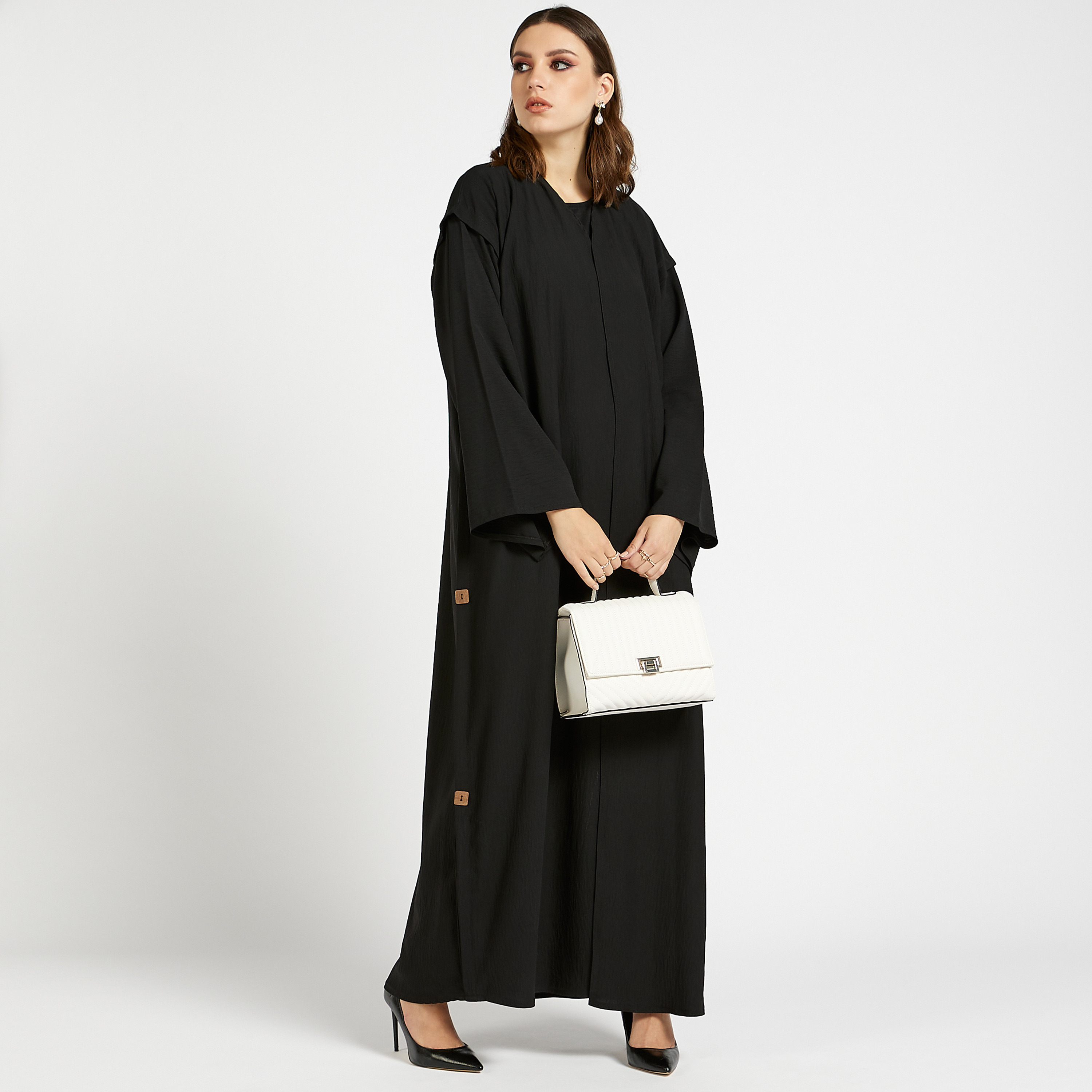 عباية سادة بتفاصيل أزرار من مويستريت-women-arabicclothing-abayas-image-4