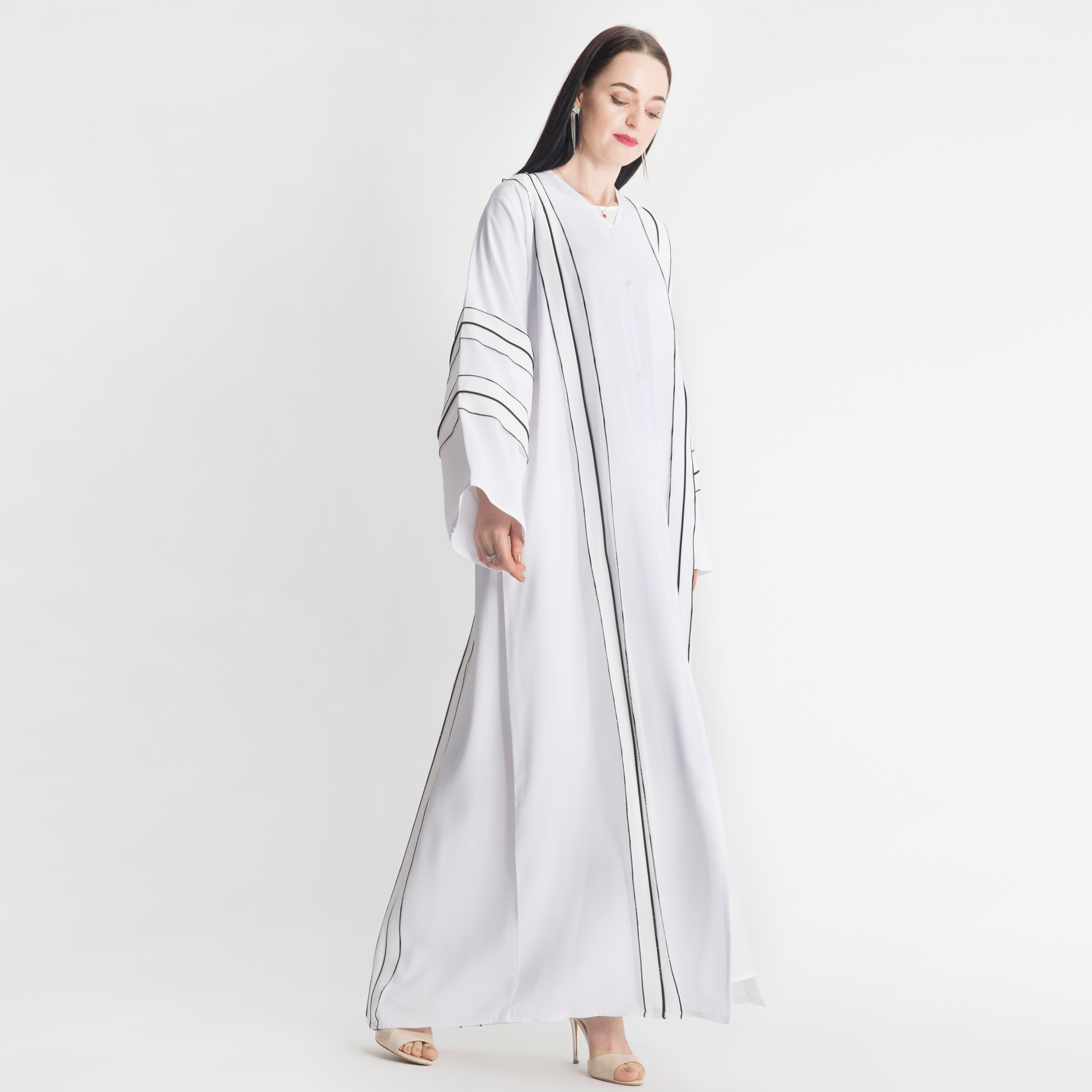 عباية مقلّمة بأكمام طويلة من مويستريت-women-arabicclothing-abayas-image-2