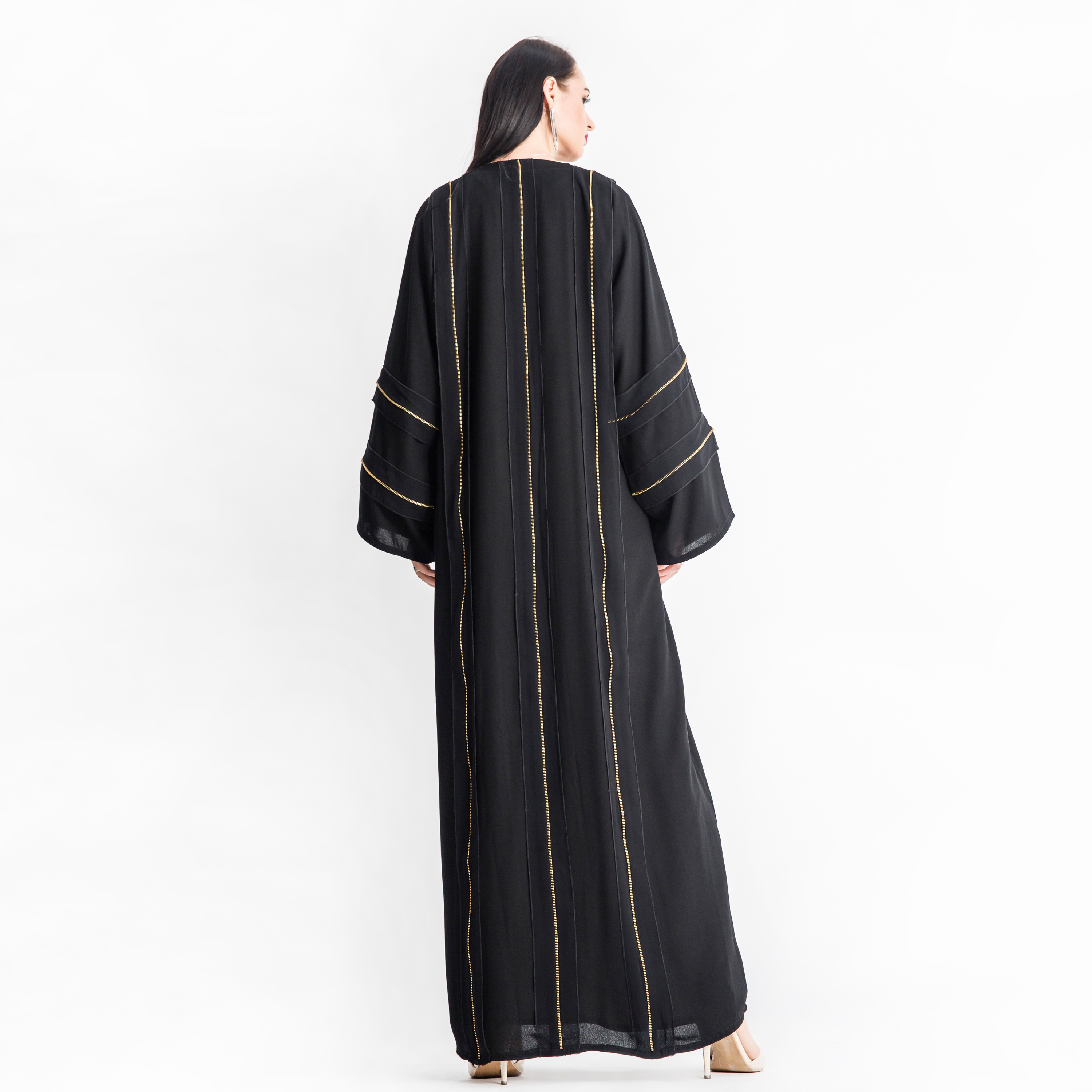 عباية بياقة v وتفاصيل خيوط بارزة من مويستريت-women-arabicclothing-abayas-image-2
