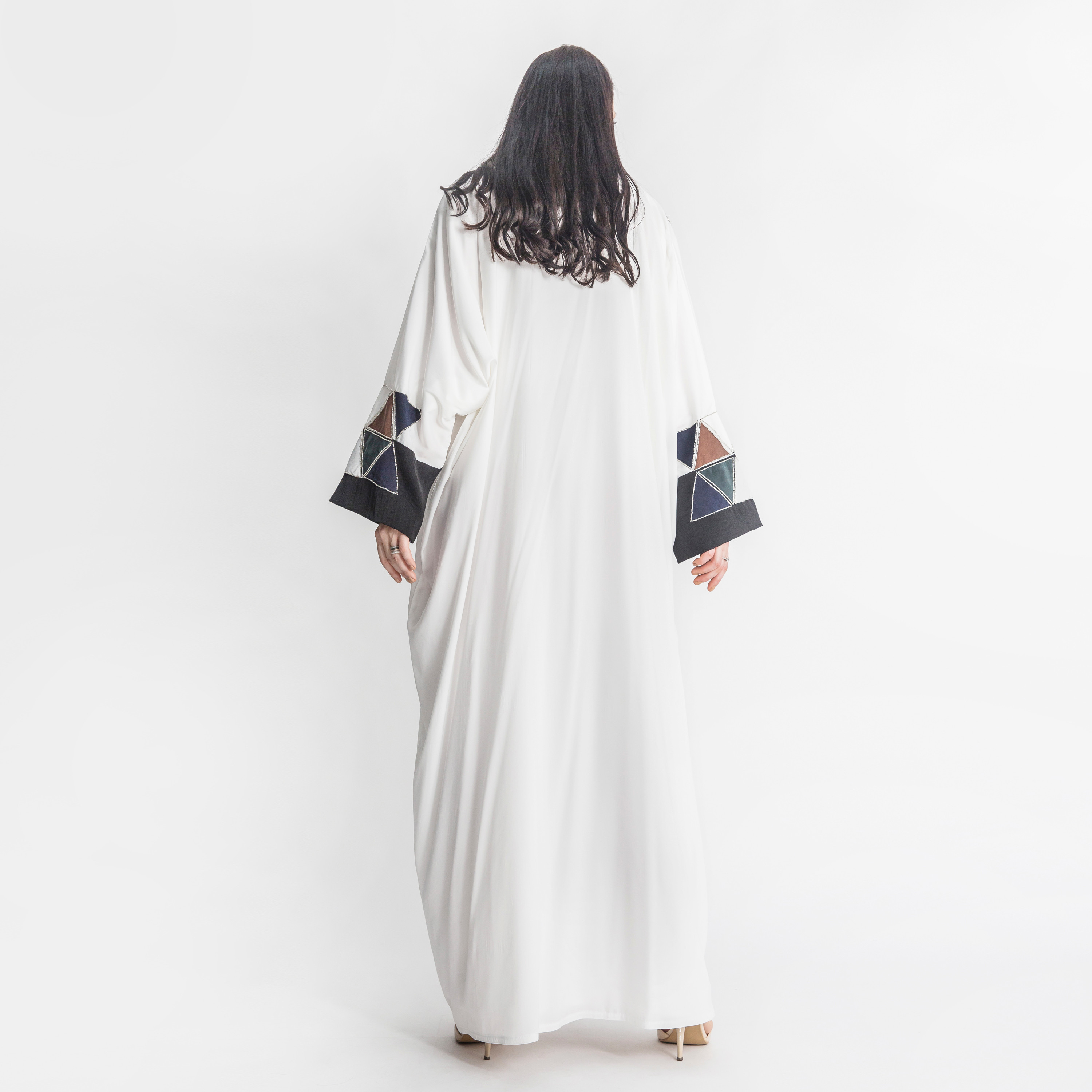 عباية بارزة الملمس بأكمام طويلة من مويستريت-women-arabicclothing-abayas-image-4