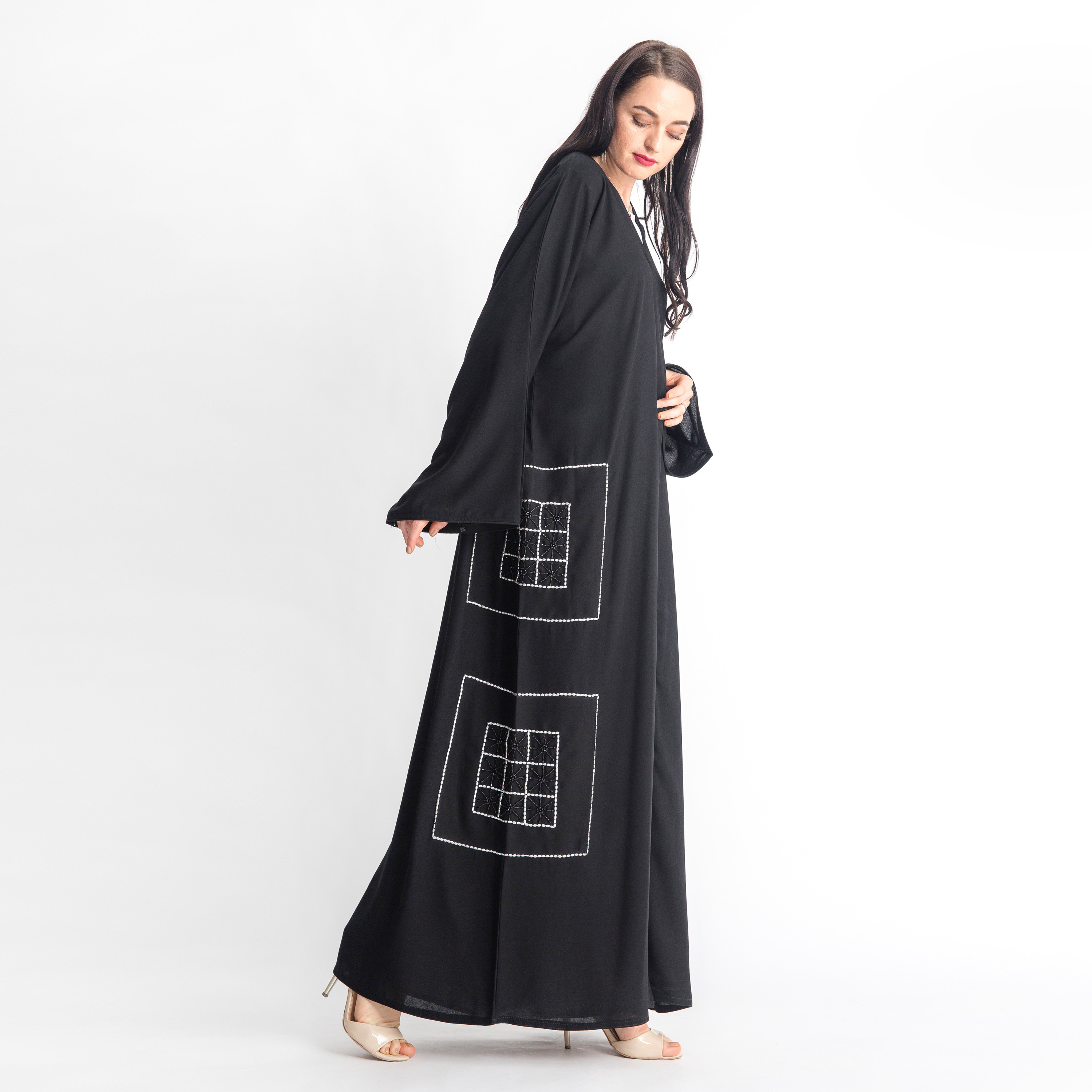عباية بياقة v بتفاصيل خرز من مويستريت-women-arabicclothing-abayas-image-2