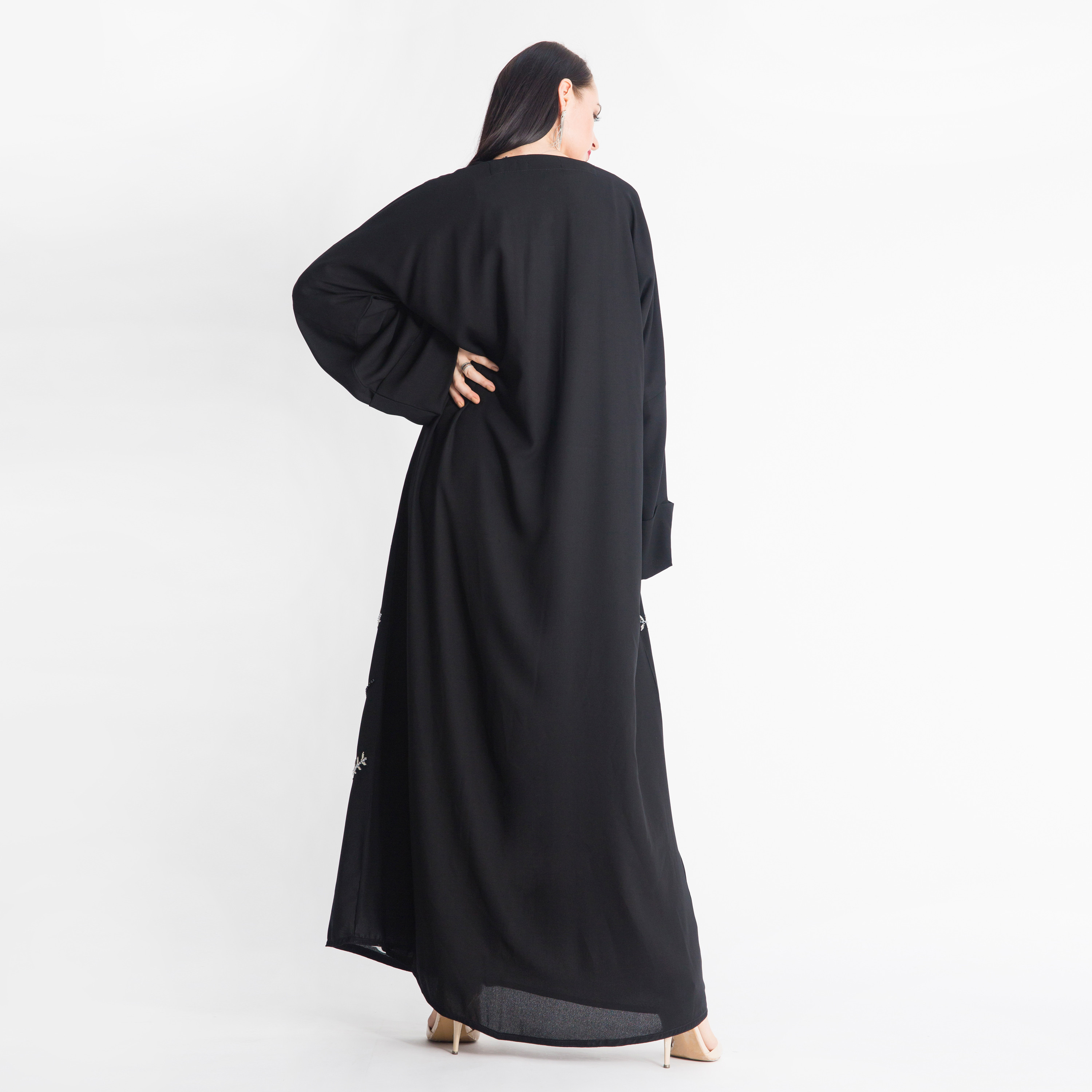 عباية مزينة بأكمام طويلة من مويستريت-women-arabicclothing-abayas-image-2