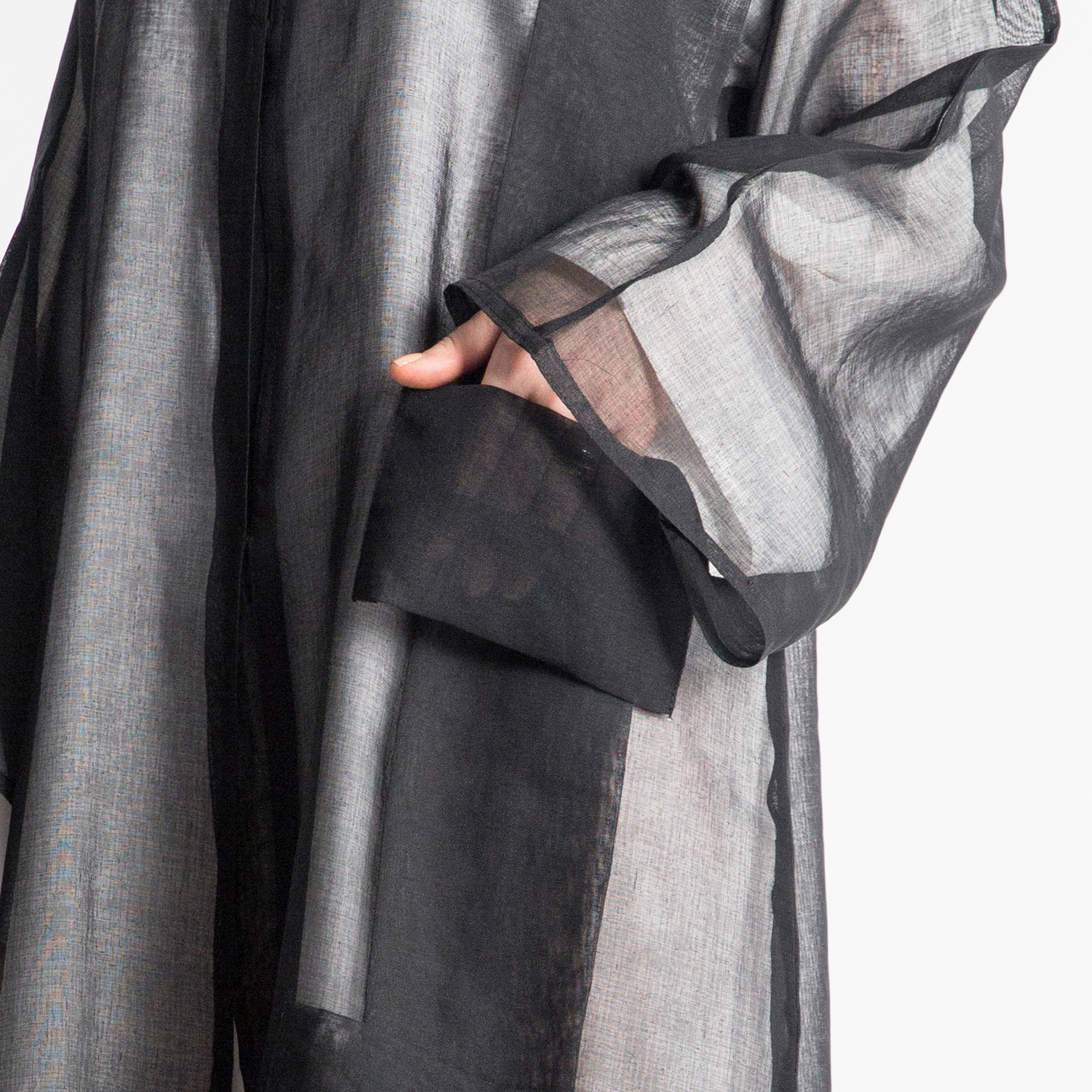 عباية سادة بياقة v وجيوب من مويستريت-women-arabicclothing-abayas-image-4