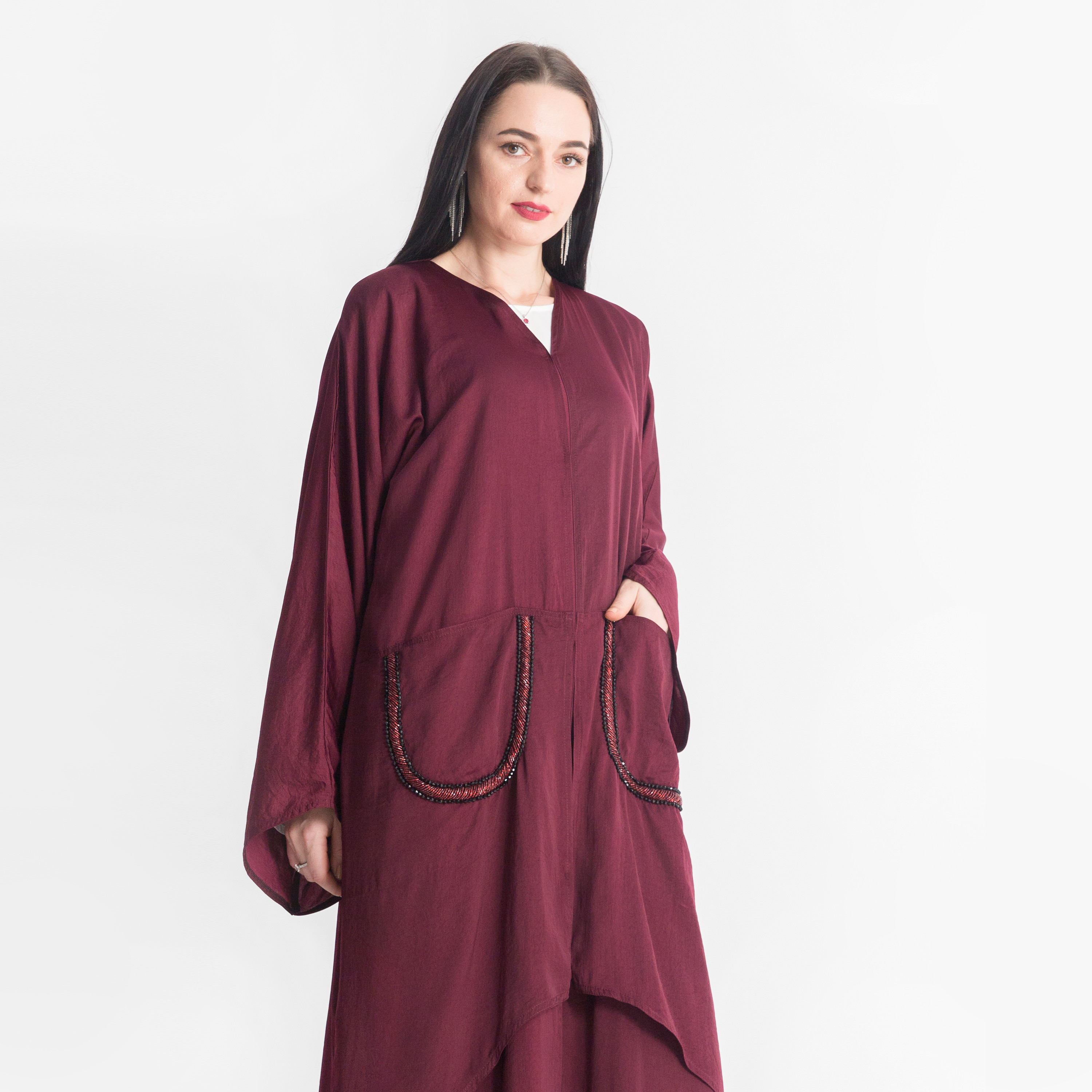 عباية بياقة v وجيوب مزيّنة من مويستريت-women-arabicclothing-abayas-image-3
