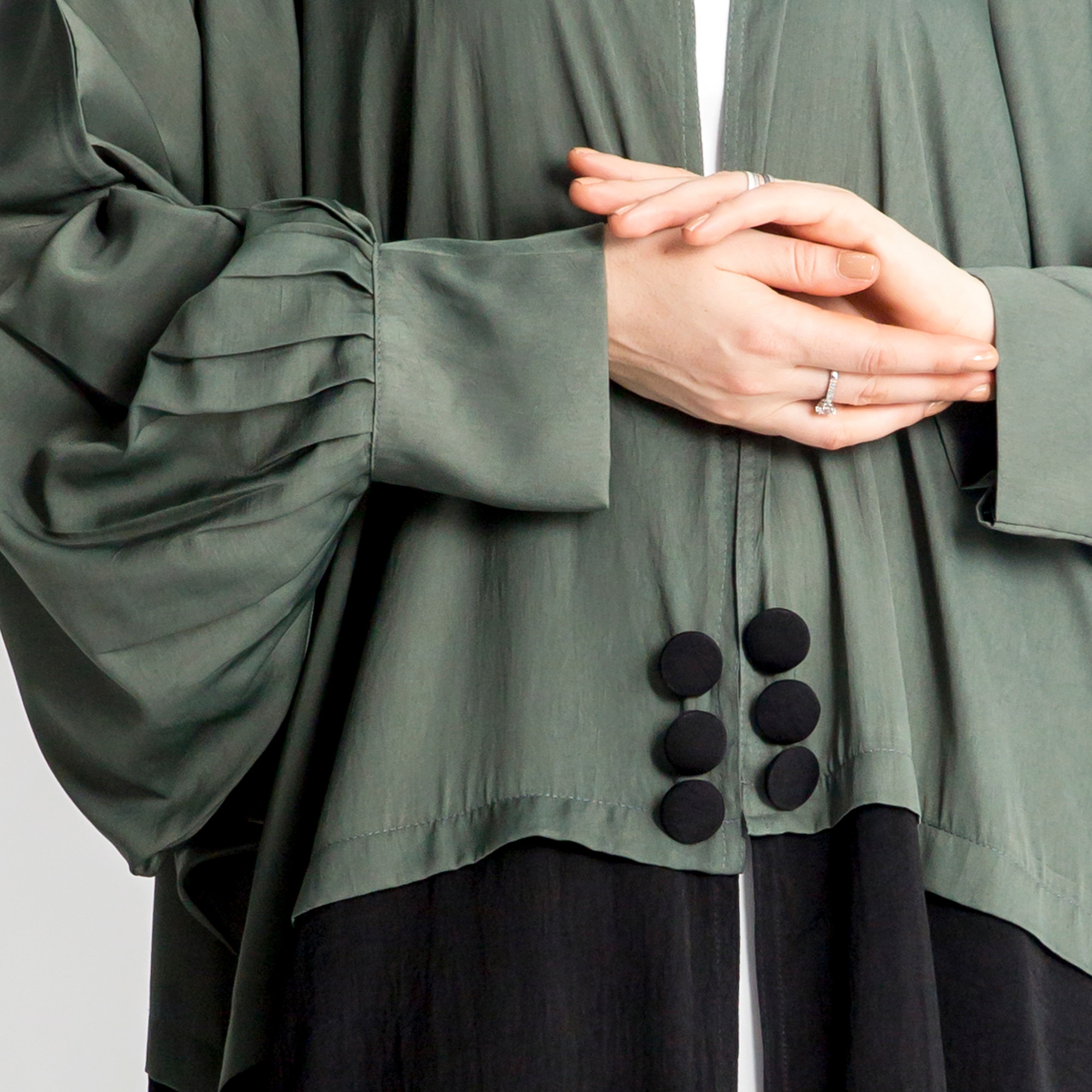عباية قوالب ملوّنة بأكمام وطواط من مويستريت-women-arabicclothing-abayas-image-4