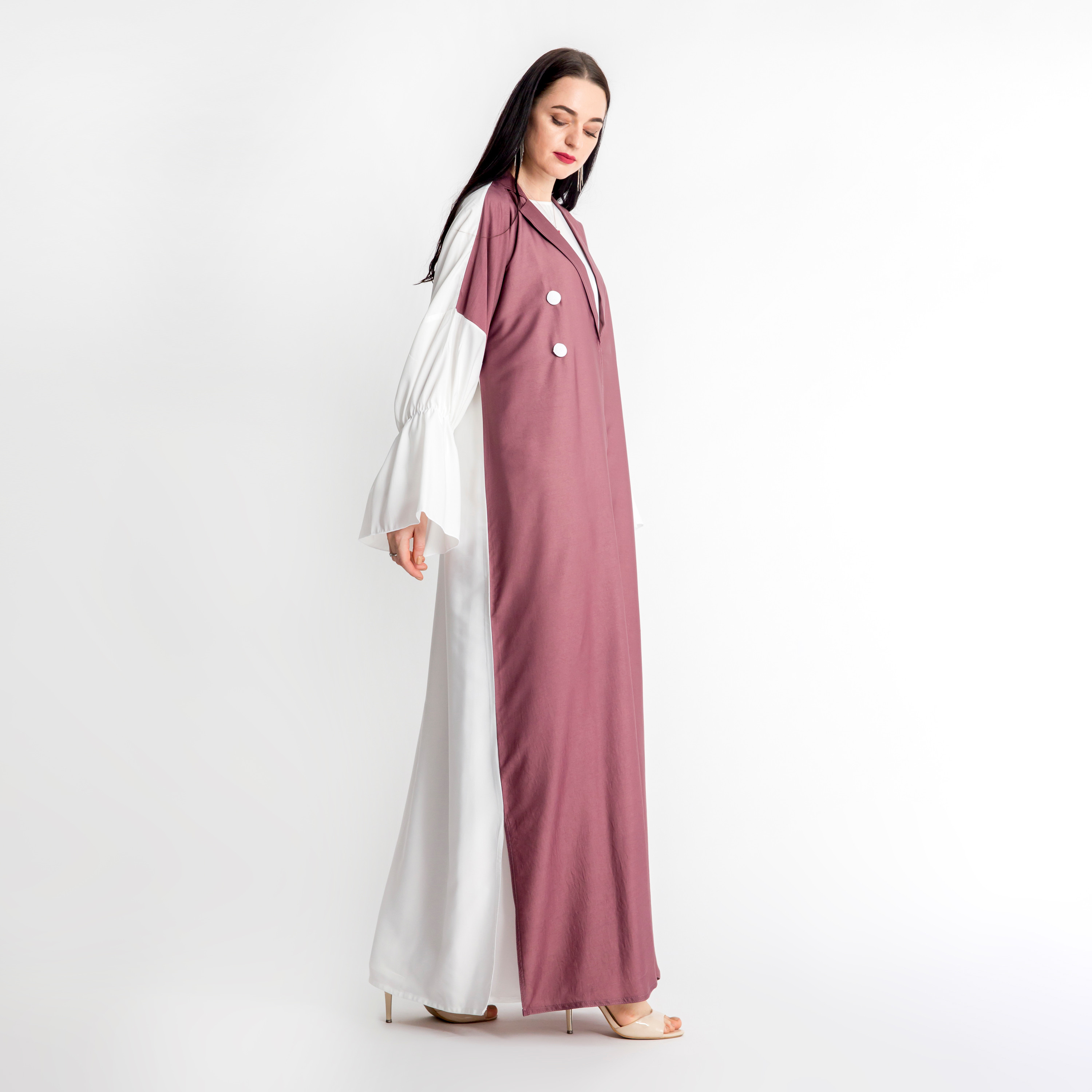 عباية بلونين وياقة مطوية وأكمام فلوت من مويستريت-women-arabicclothing-abayas-image-2
