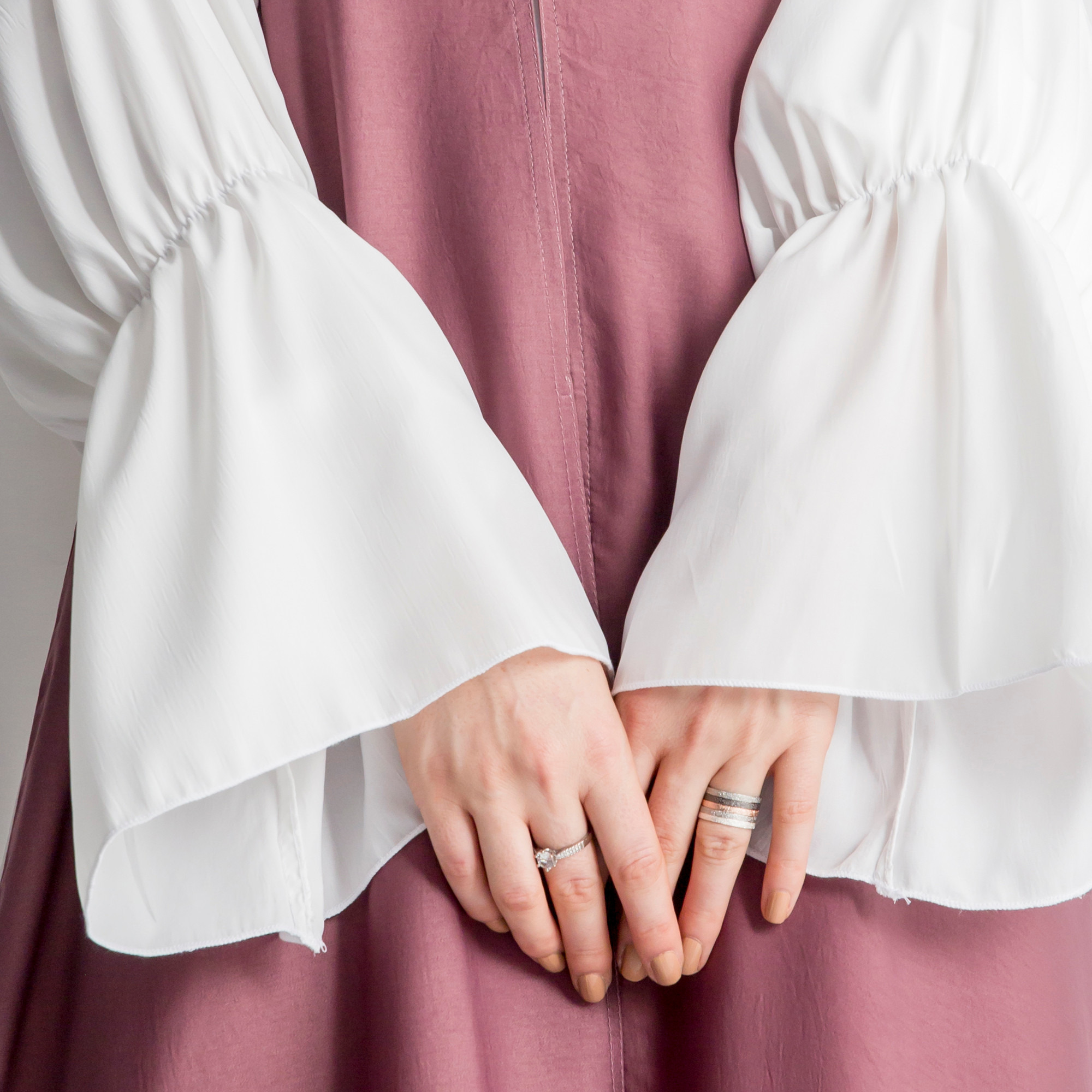 MOiSTREET Two-Tone Abaya with Notched Collar and Flute Sleeves-women-arabicclothing-abayas-image-4