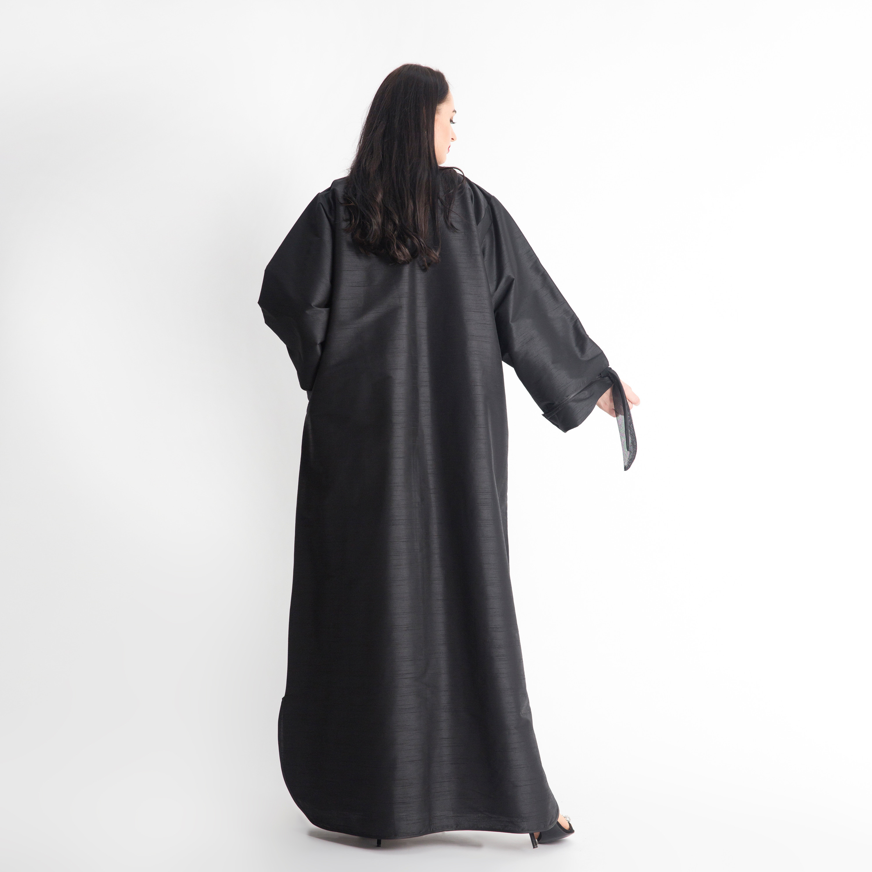 عباية بثنايَا وأكمام بأربطة من مويستريت-women-arabicclothing-abayas-image-3