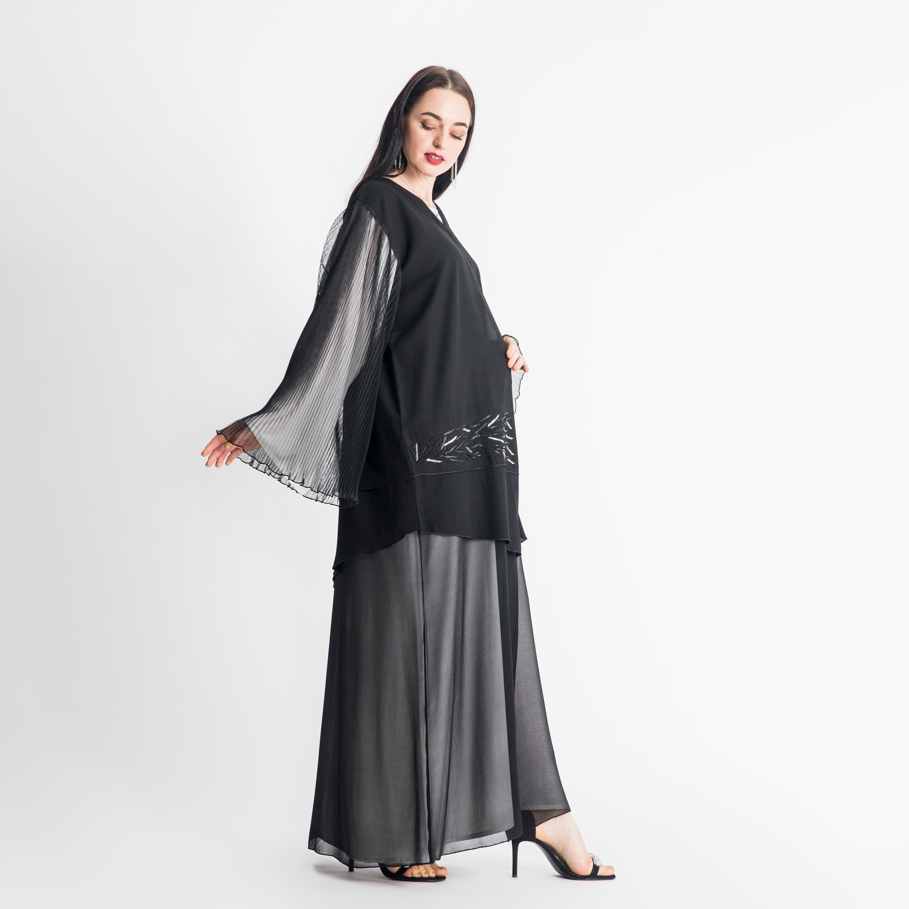 عباية مزيّنة بالخرز وأكمام مكشكشة من مويستريت-women-arabicclothing-abayas-image-3