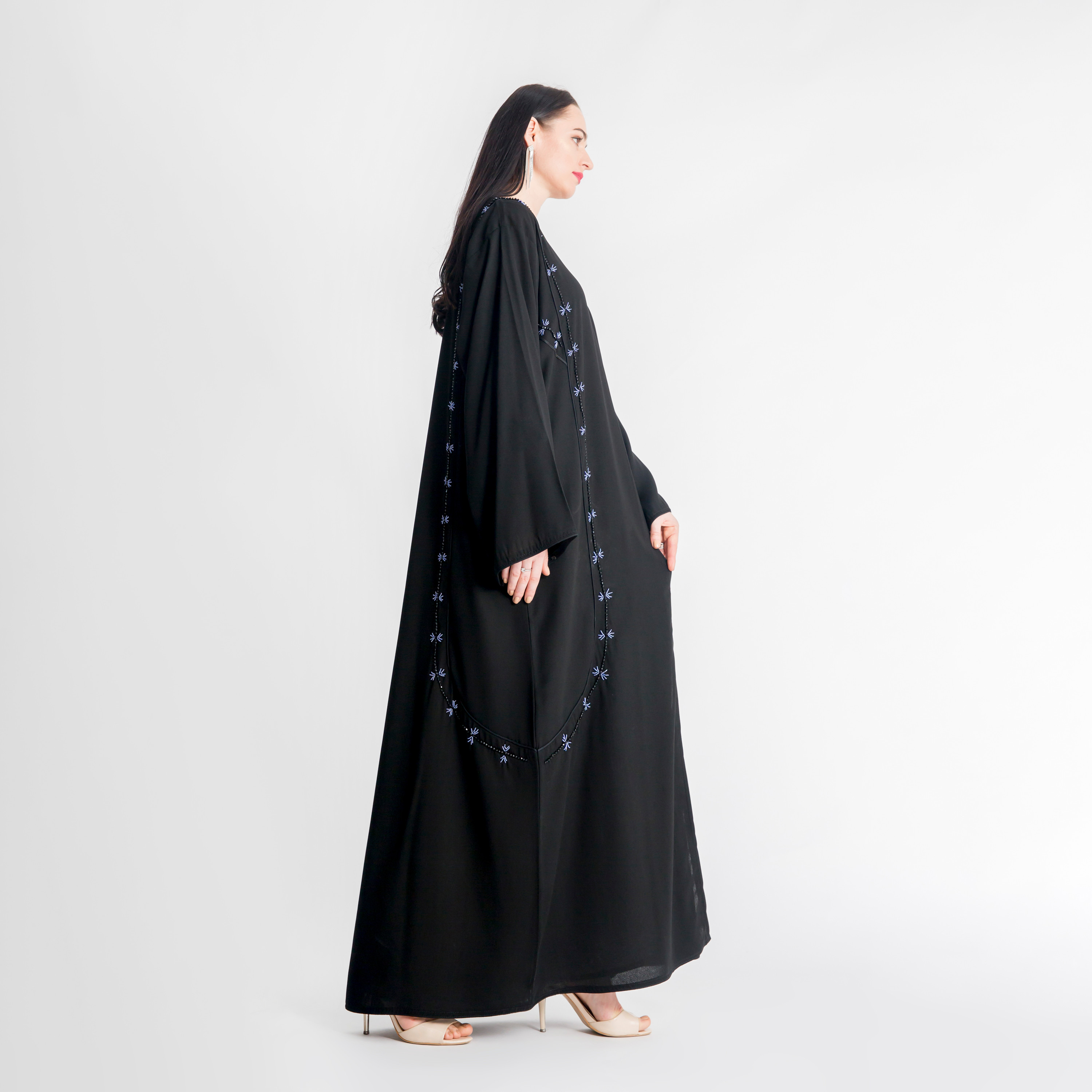 عباية بياقة v مزينة بالخرز من مويستريت-women-arabicclothing-abayas-image-2