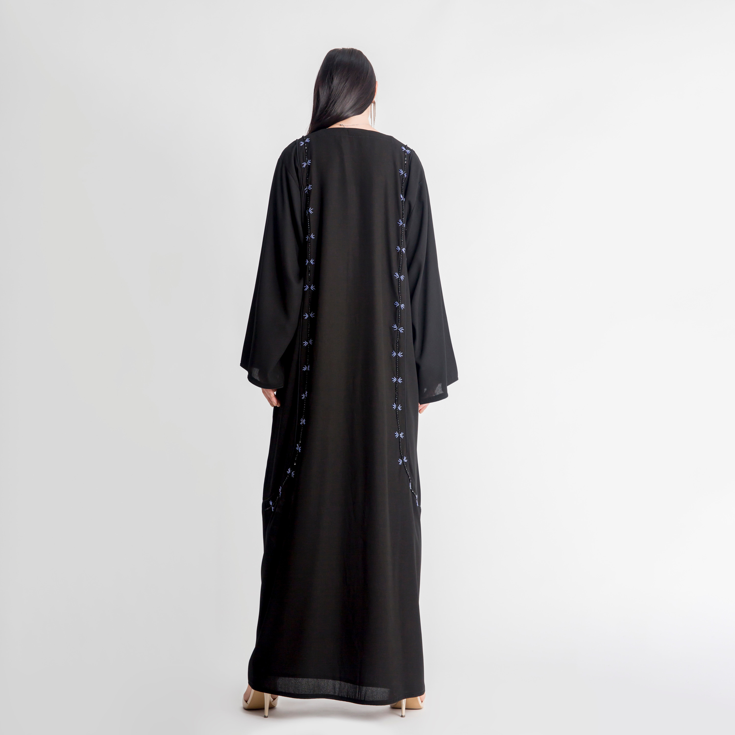 عباية بياقة v مزينة بالخرز من مويستريت-women-arabicclothing-abayas-image-3