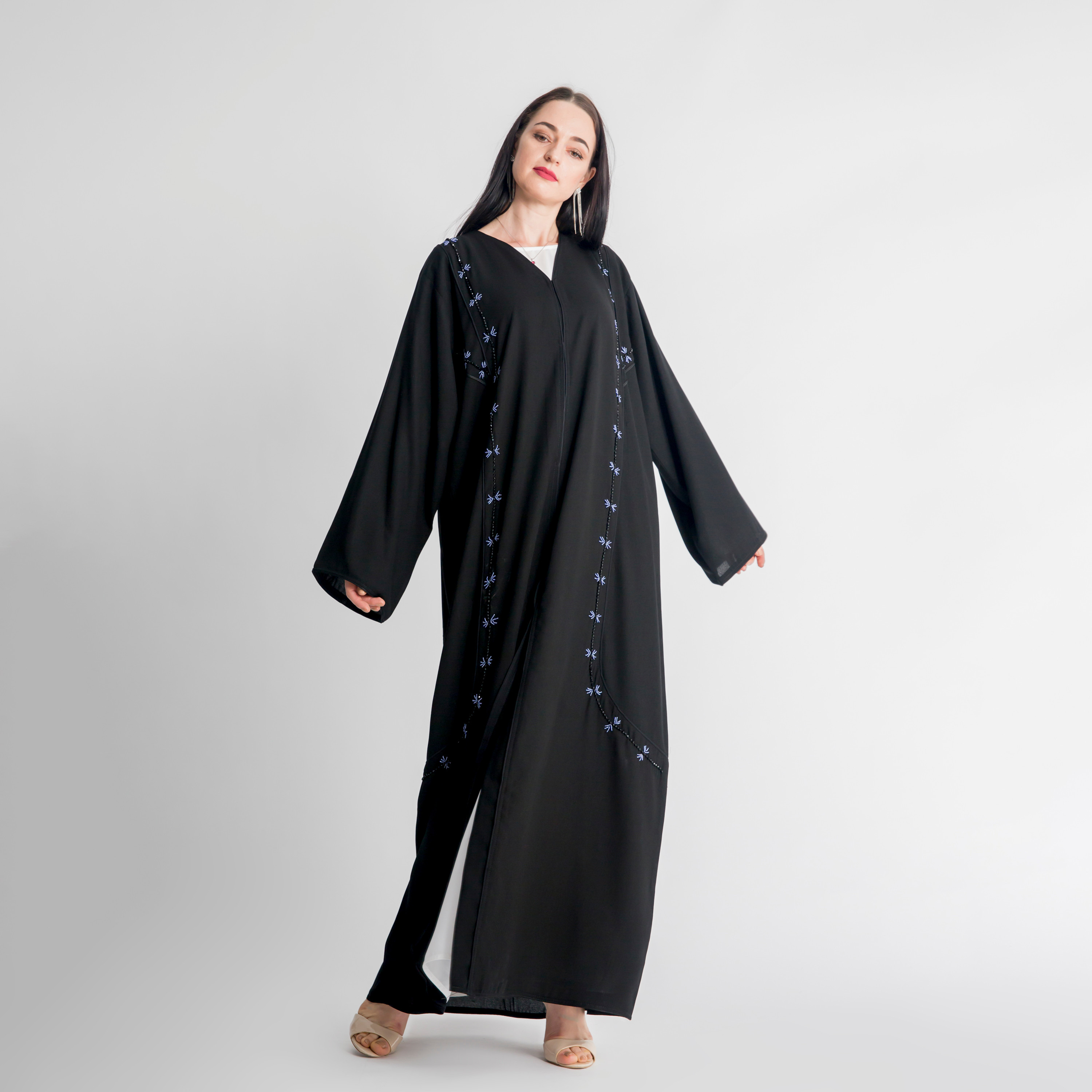 عباية بياقة v مزينة بالخرز من مويستريت-women-arabicclothing-abayas-image-1
