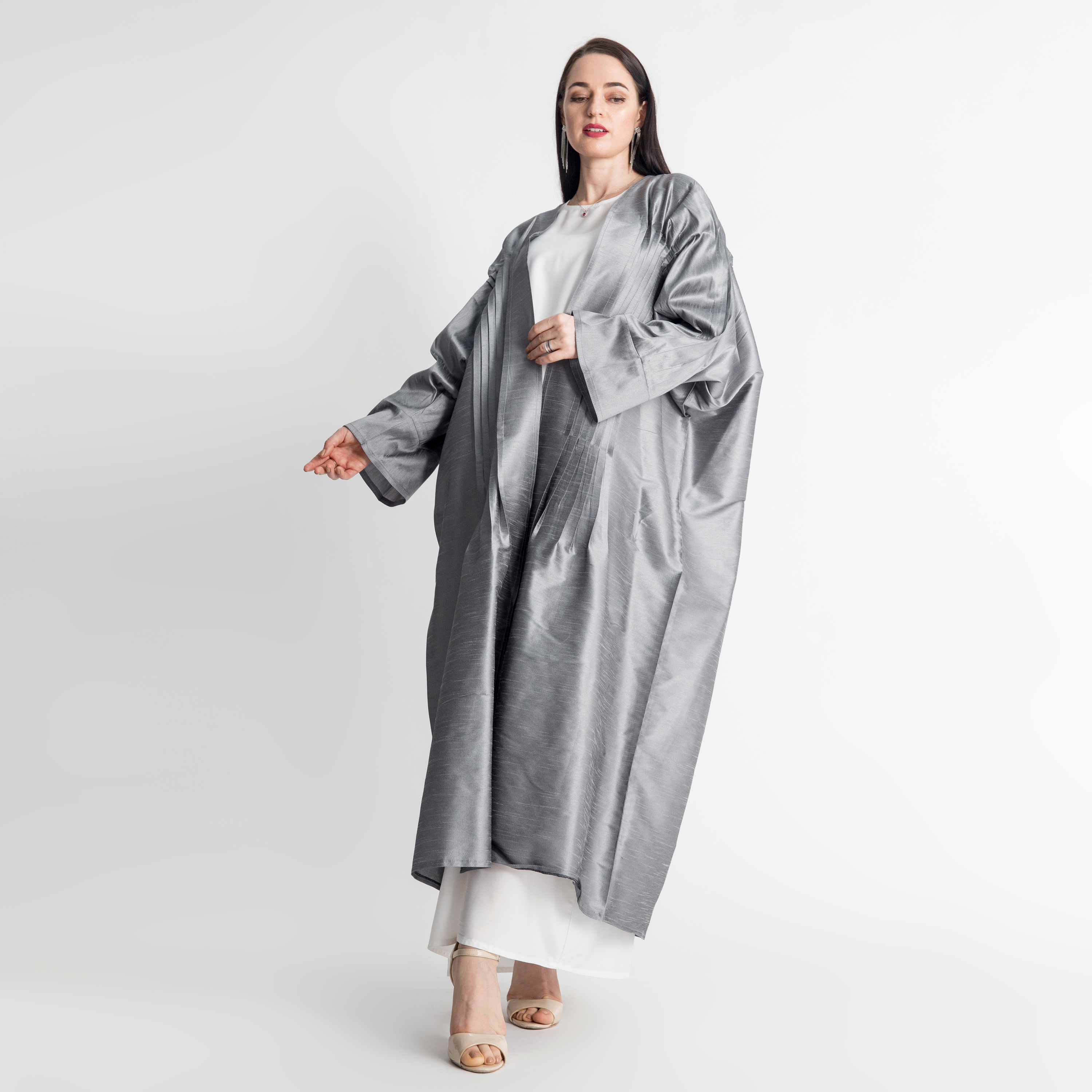 عباية بتفاصيل ثنايا من مويستريت-women-arabicclothing-abayas-image-1