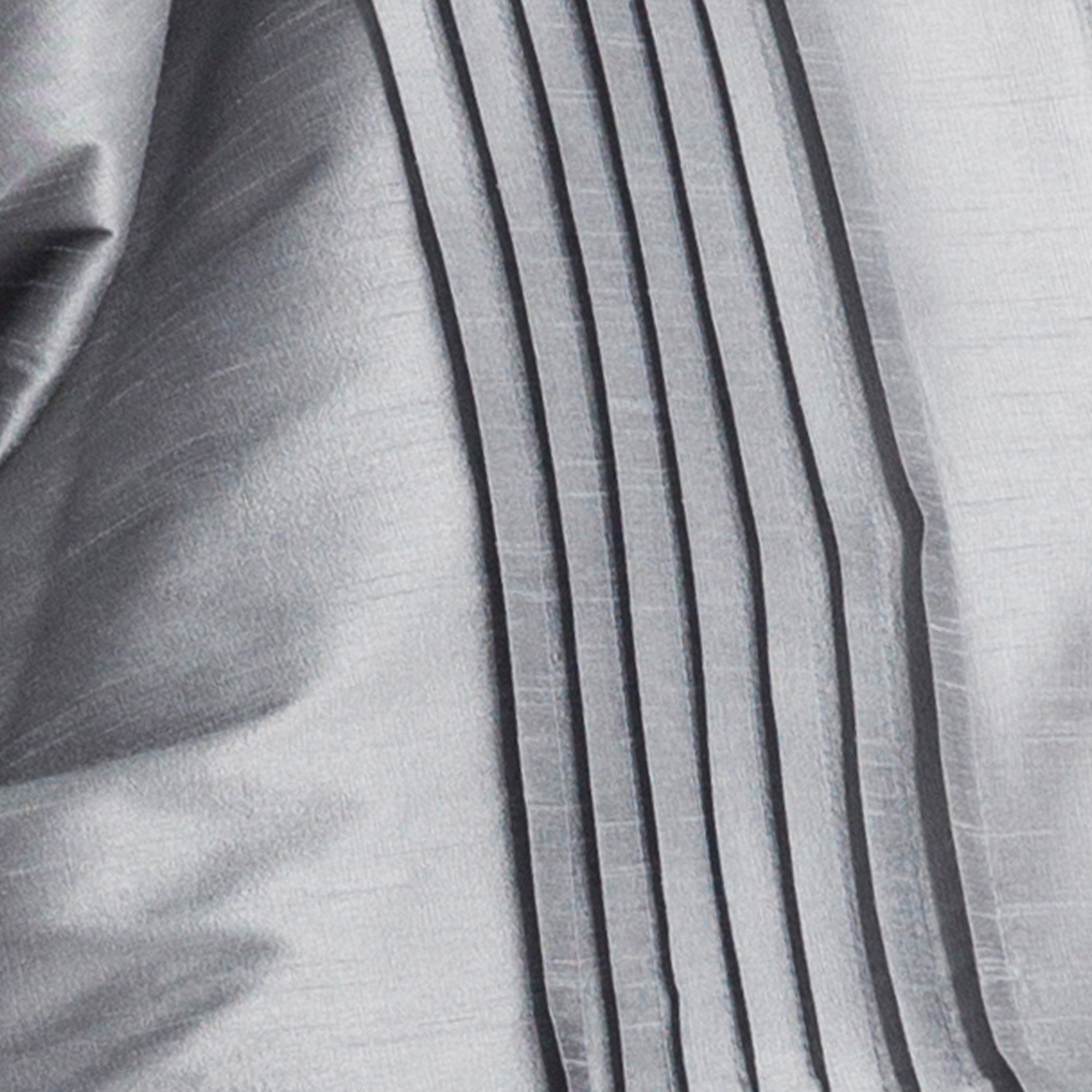 عباية بتفاصيل ثنايا من مويستريت-women-arabicclothing-abayas-image-2
