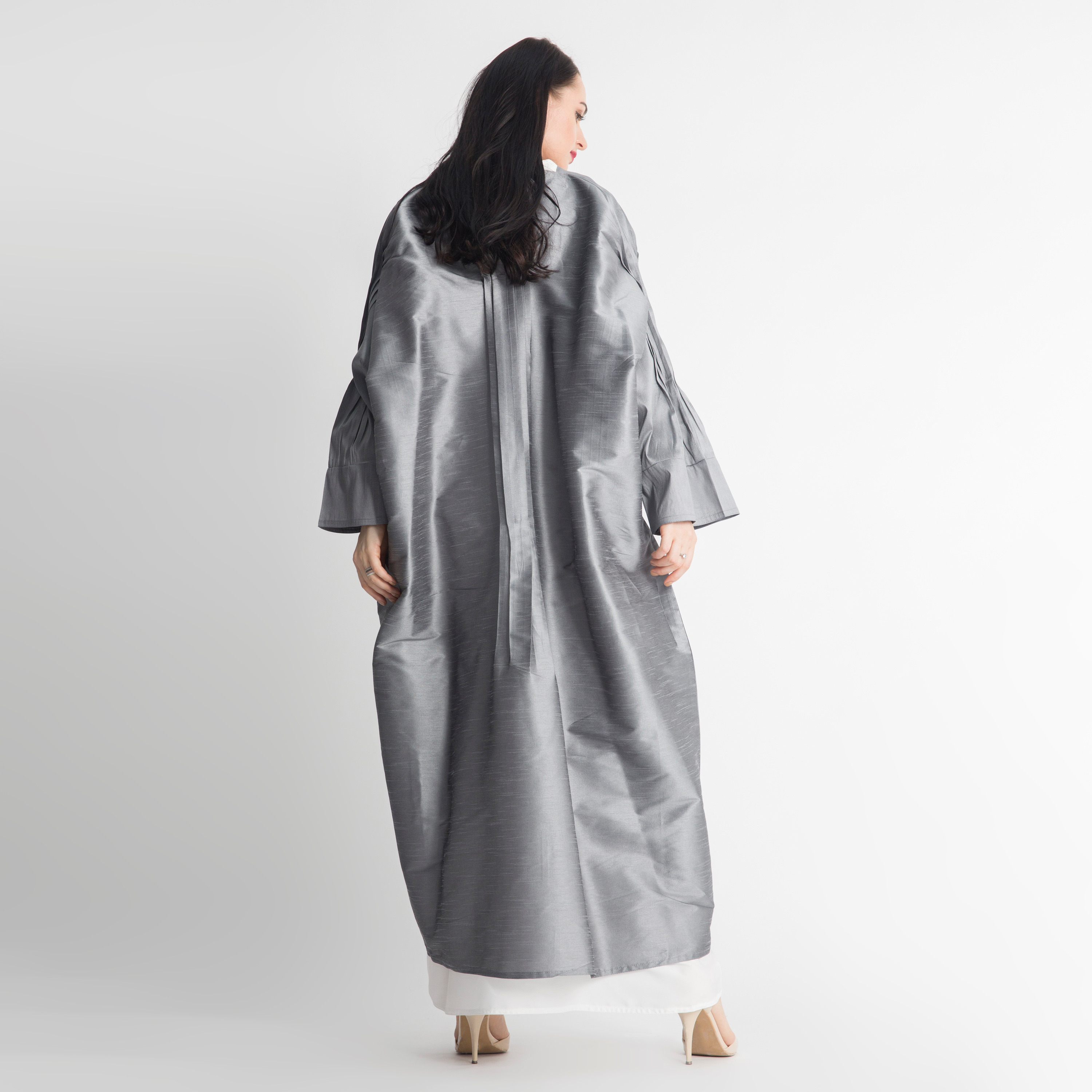 عباية بتفاصيل ثنايا من مويستريت-women-arabicclothing-abayas-image-3