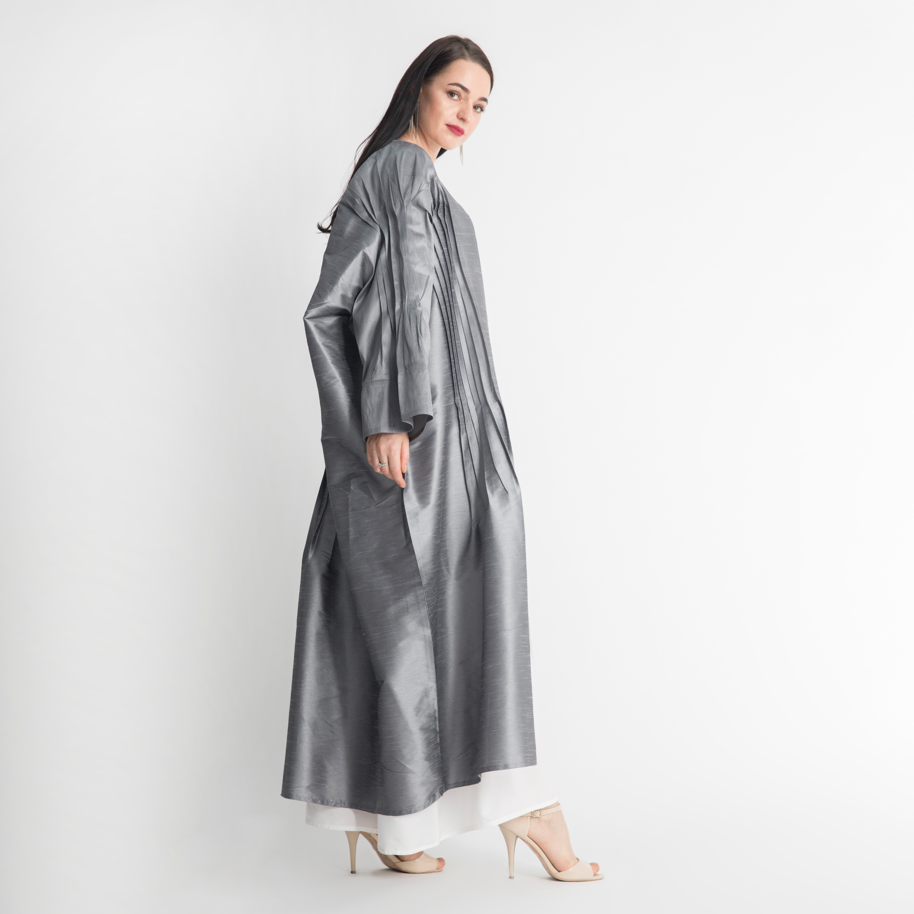 عباية بتفاصيل ثنايا من مويستريت-women-arabicclothing-abayas-image-4