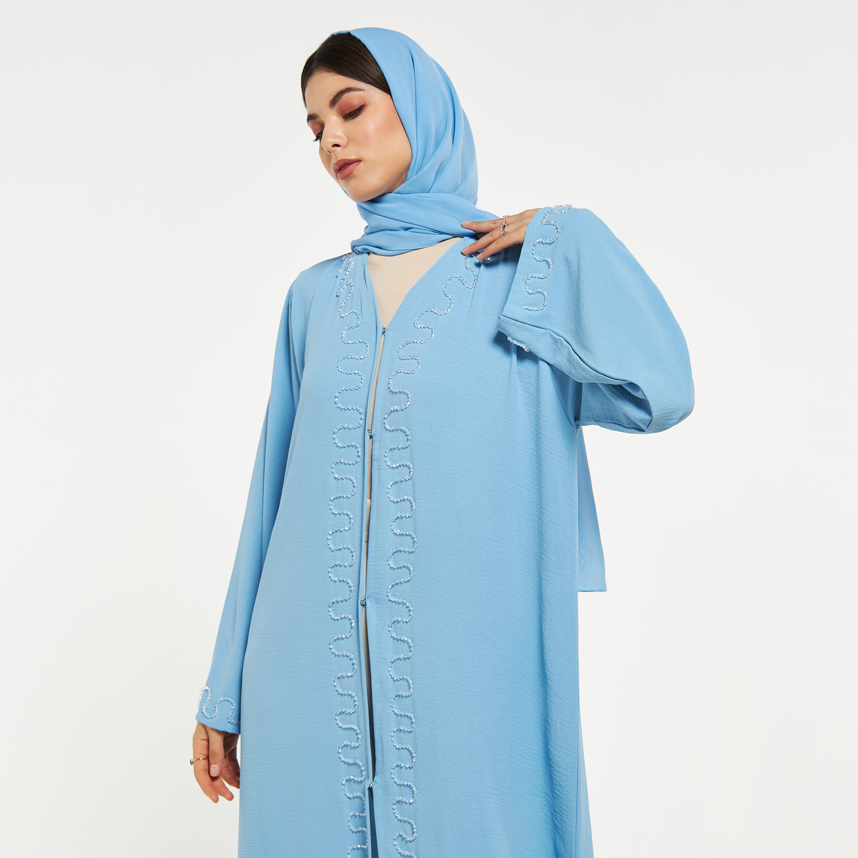 عباية مزيّنة مع حجاب من مويستريت-women-arabicclothing-abayas-image-2