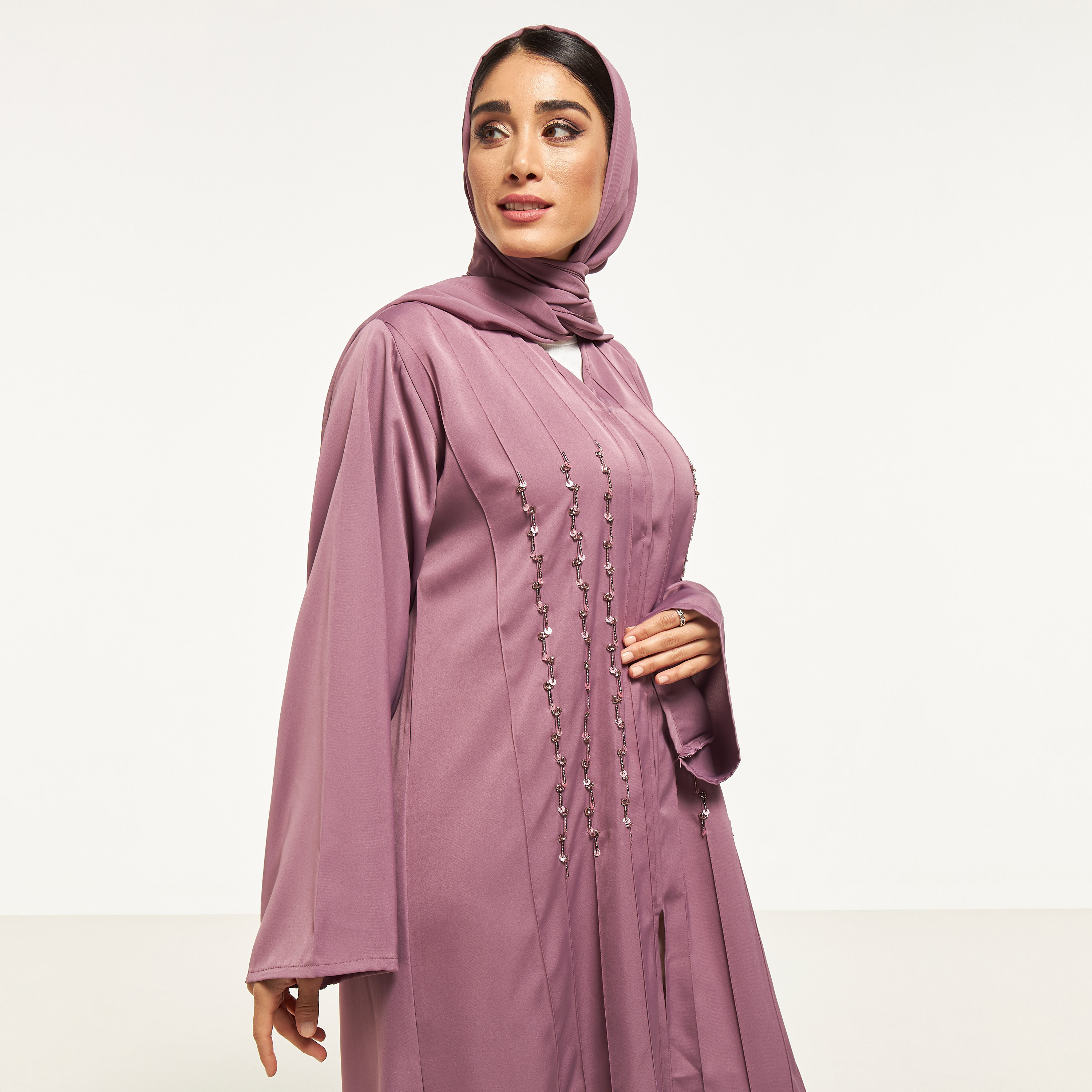 عباية مزيّنة مع حجاب من مويستريت-women-arabicclothing-abayas-image-2