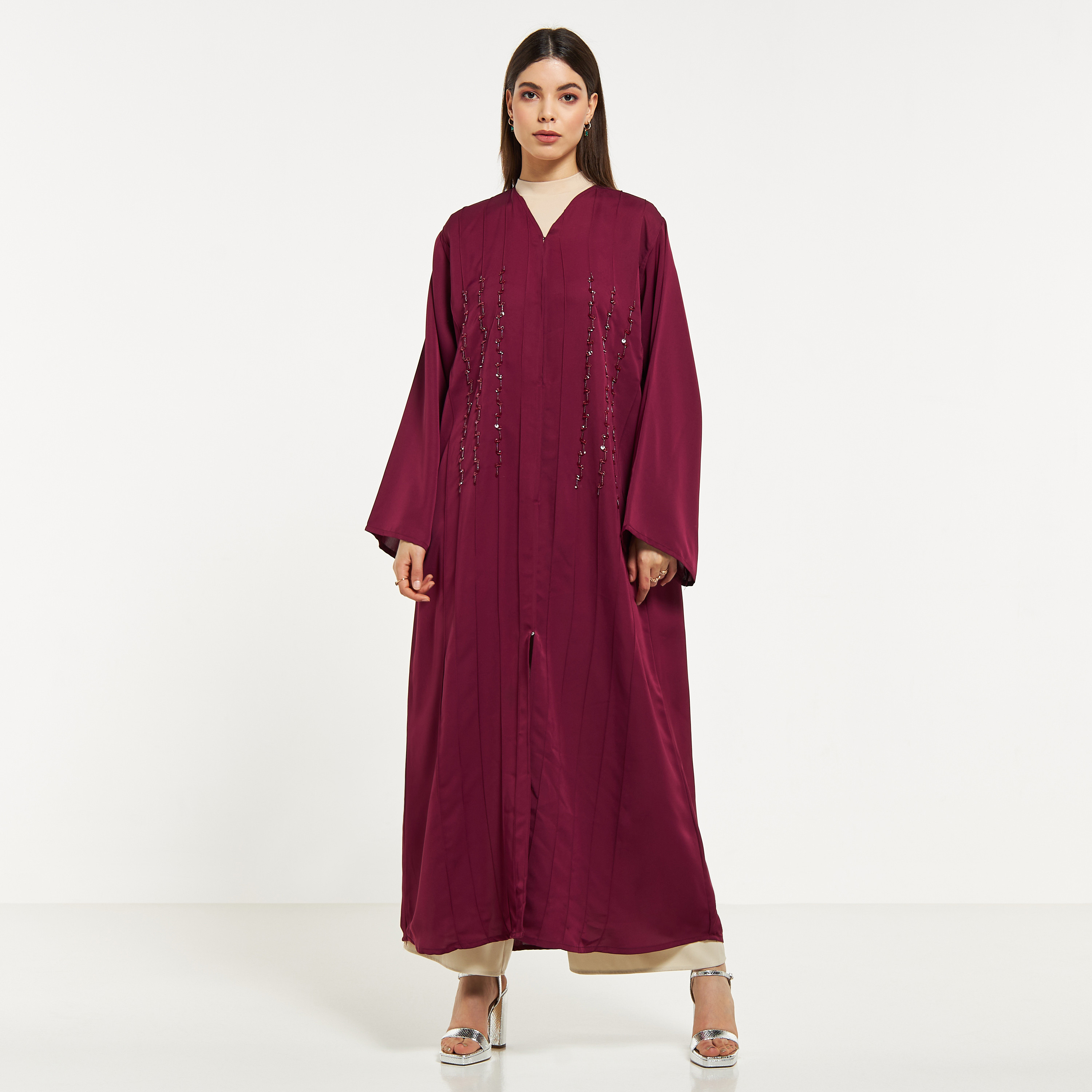 عباية مزيّنة بالخرز مع حجاب من مويستريت-women-arabicclothing-abayas-image-1