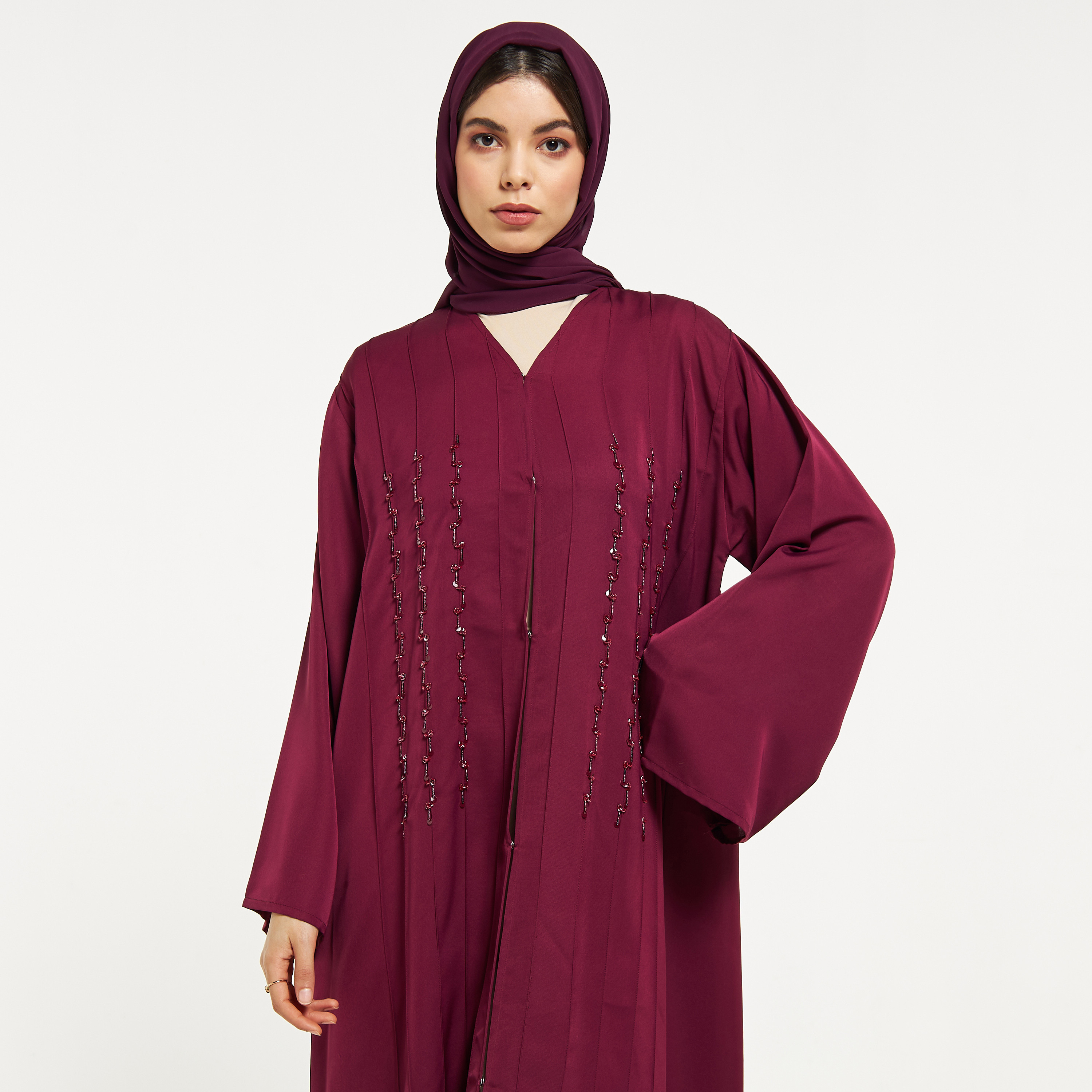 عباية مزيّنة بالخرز مع حجاب من مويستريت-women-arabicclothing-abayas-image-2