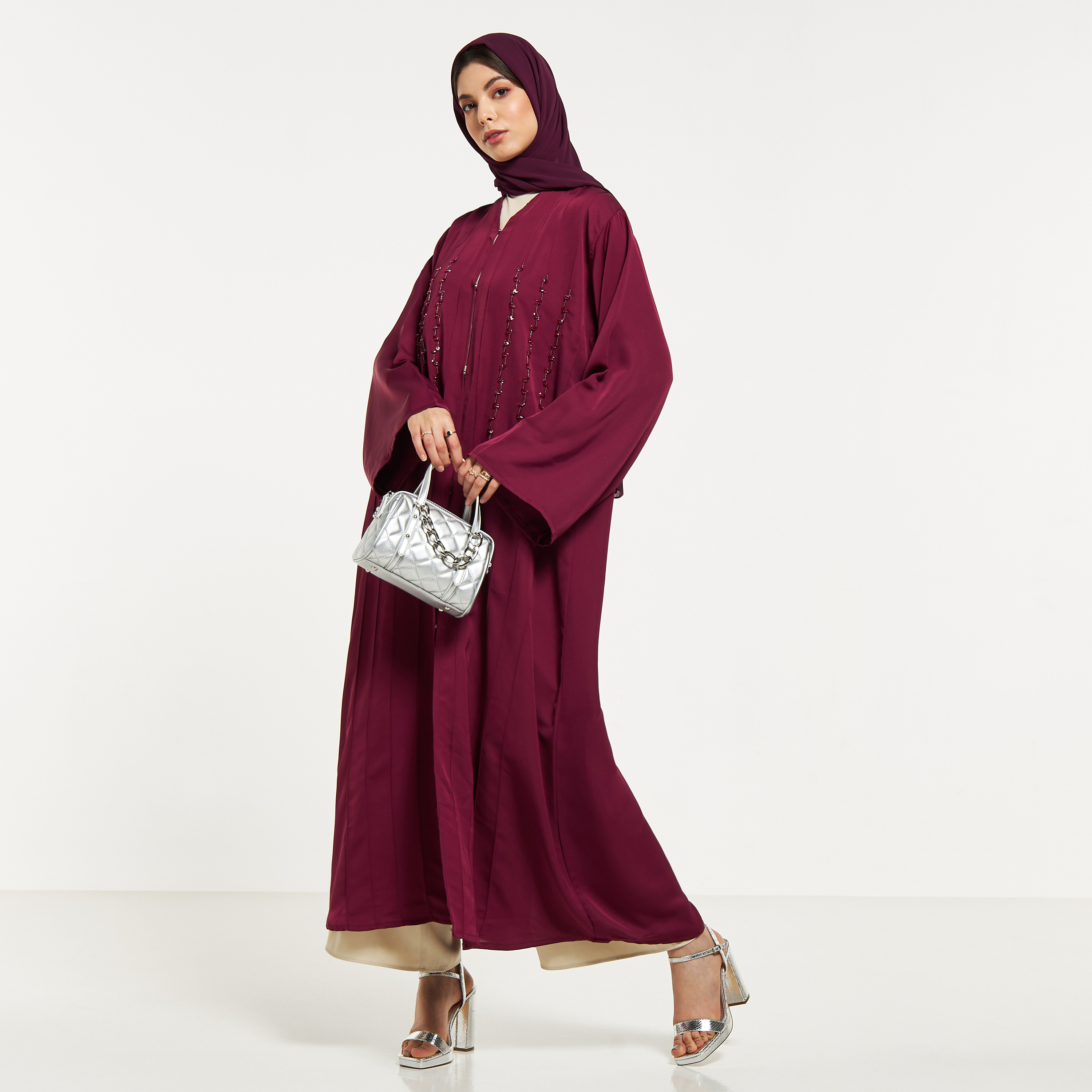 عباية مزيّنة بالخرز مع حجاب من مويستريت-women-arabicclothing-abayas-image-4