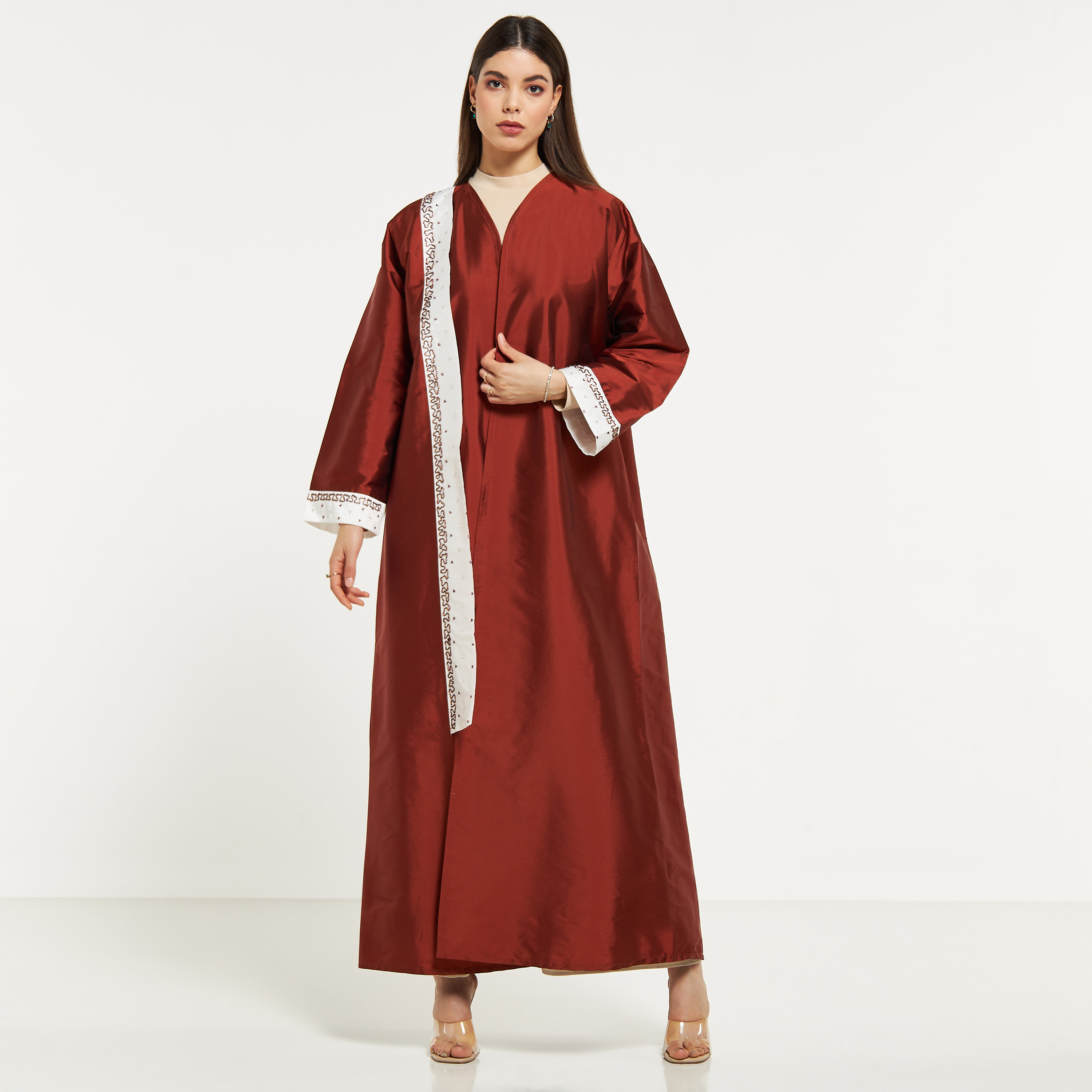 عباية مزيّنة بالخرز من مويستريت-women-arabicclothing-abayas-image-1