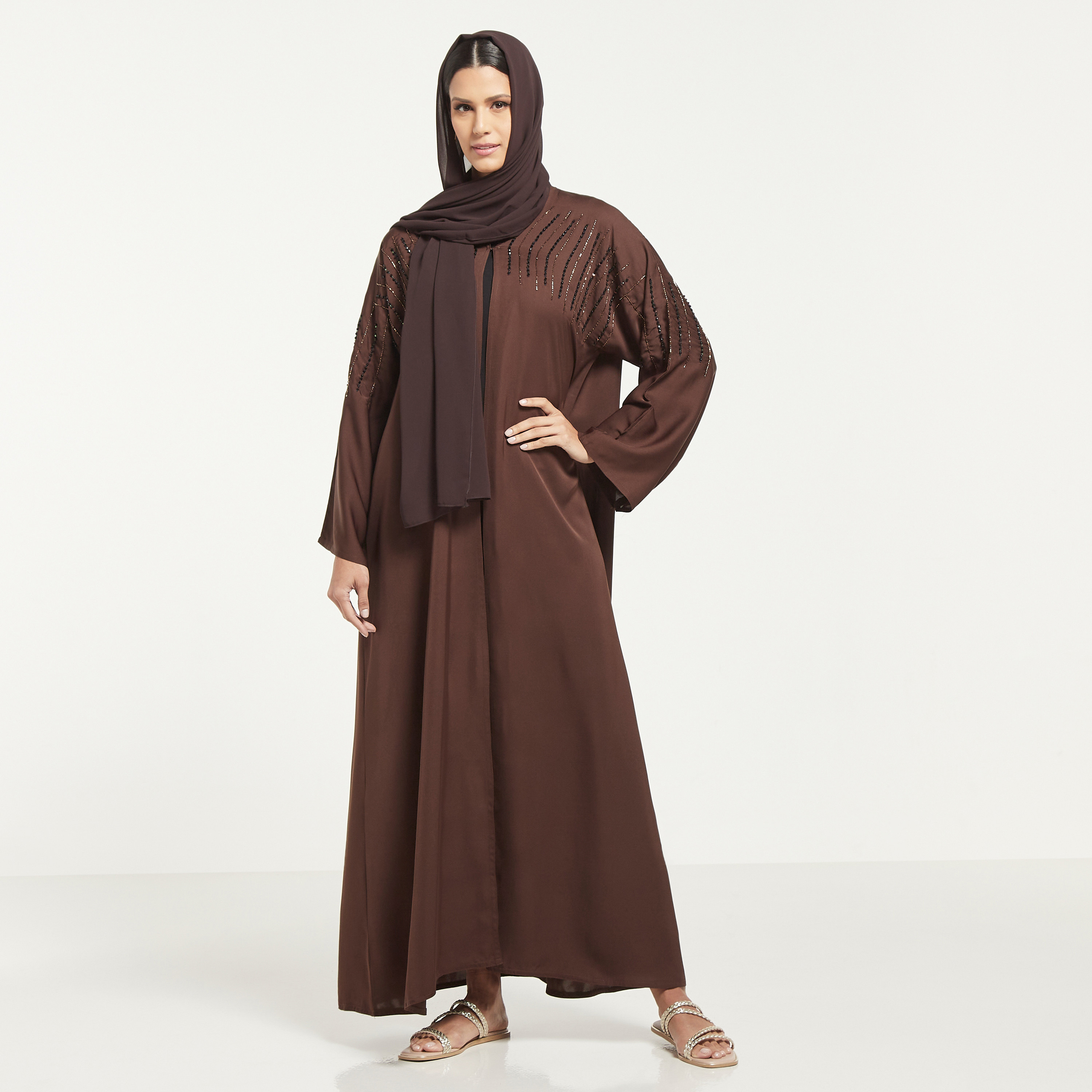 عباية مزيّنة مع حجاب من مويستريت-women-arabicclothing-abayas-image-2
