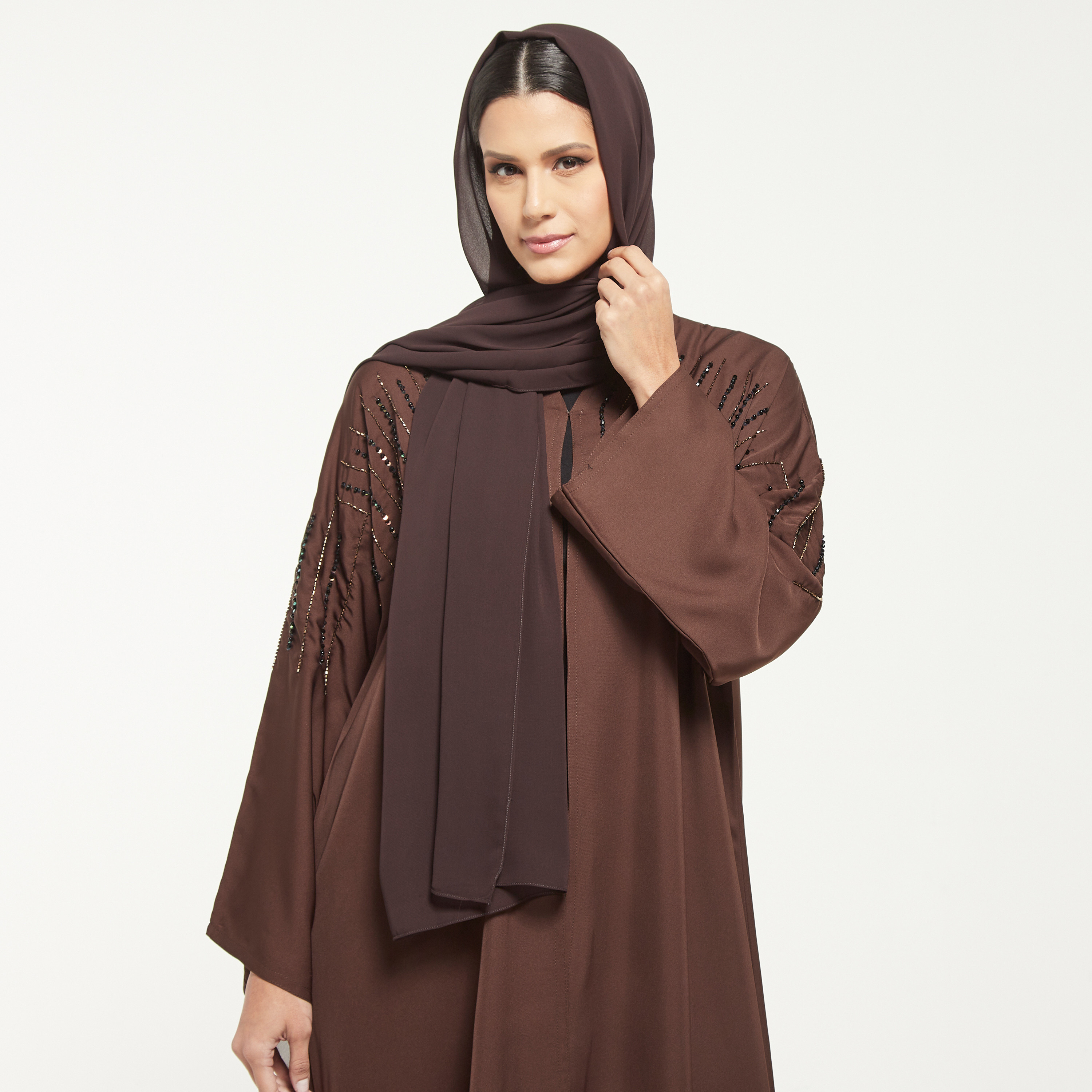 عباية مزيّنة مع حجاب من مويستريت-women-arabicclothing-abayas-image-3