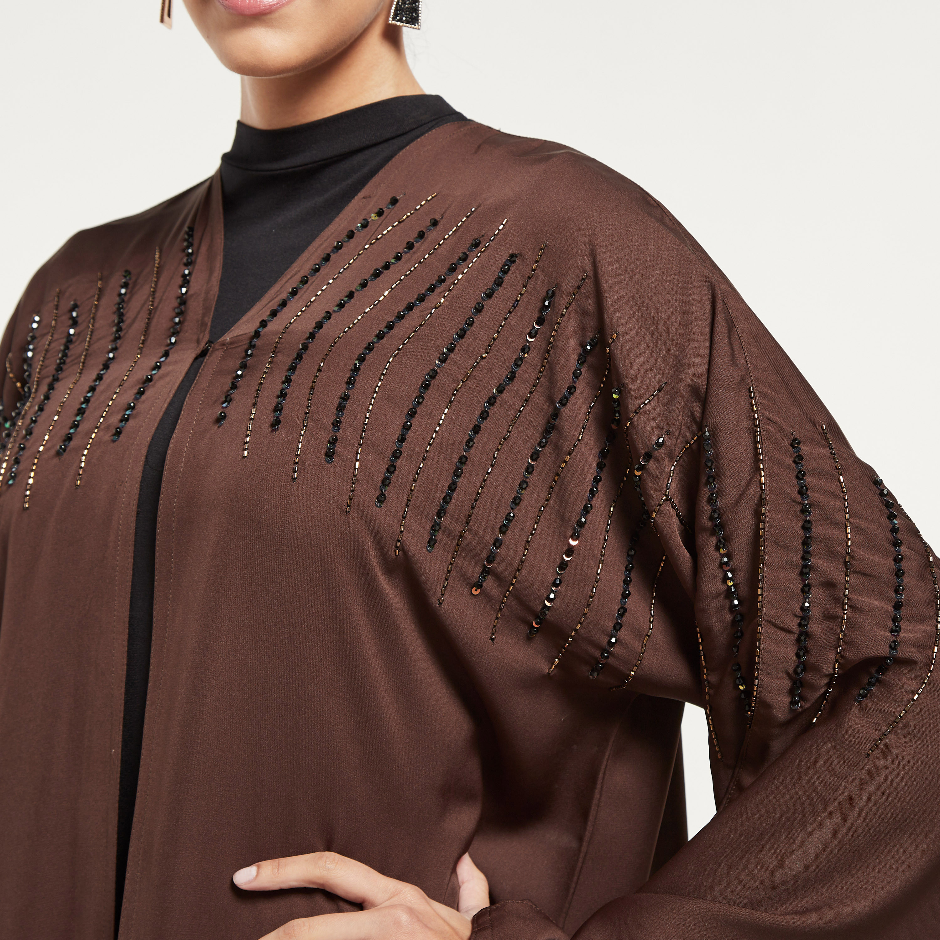 عباية مزيّنة مع حجاب من مويستريت-women-arabicclothing-abayas-image-4