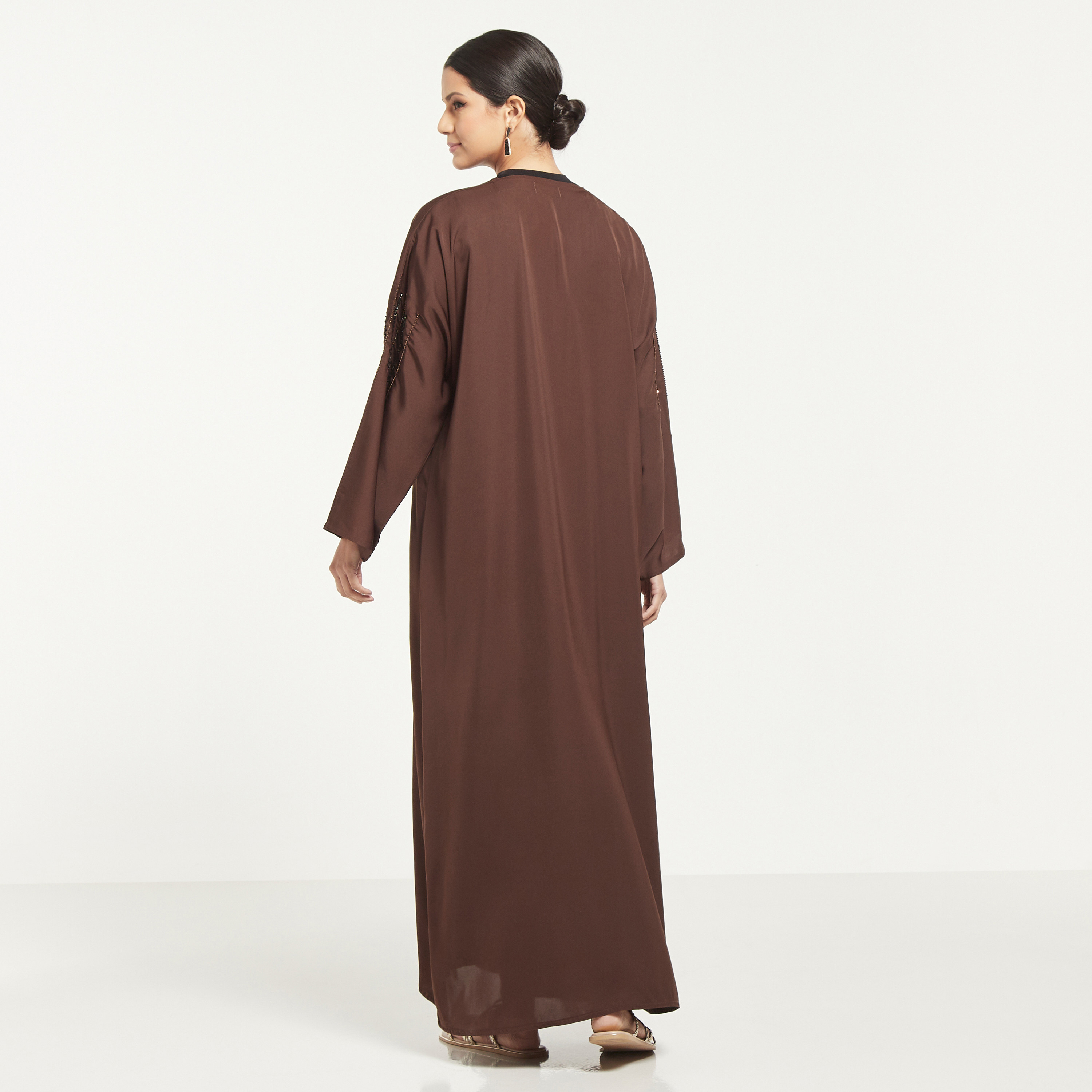 عباية مزيّنة مع حجاب من مويستريت-women-arabicclothing-abayas-image-5