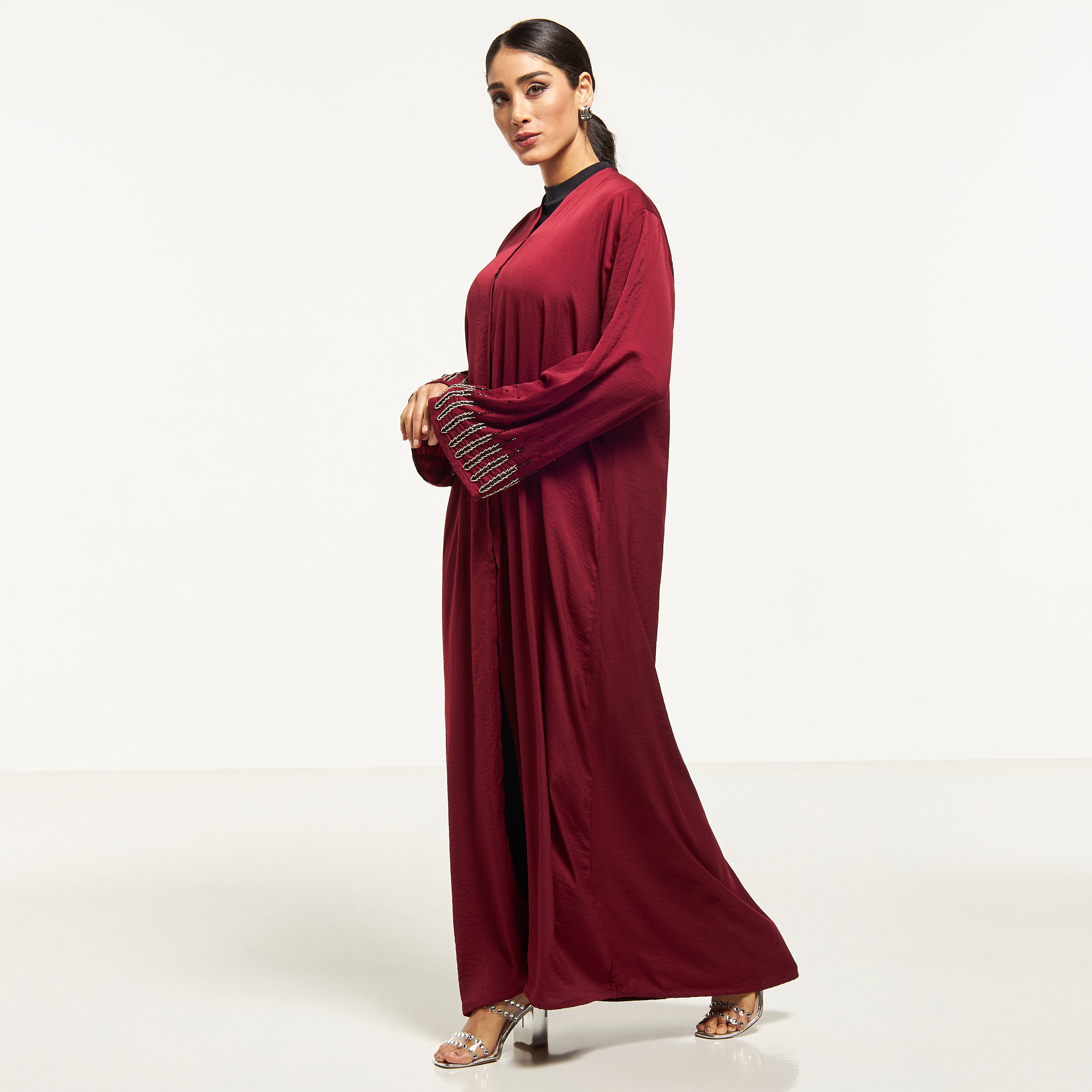 عباية مزيّنة من مويستريت-women-arabicclothing-abayas-image-1