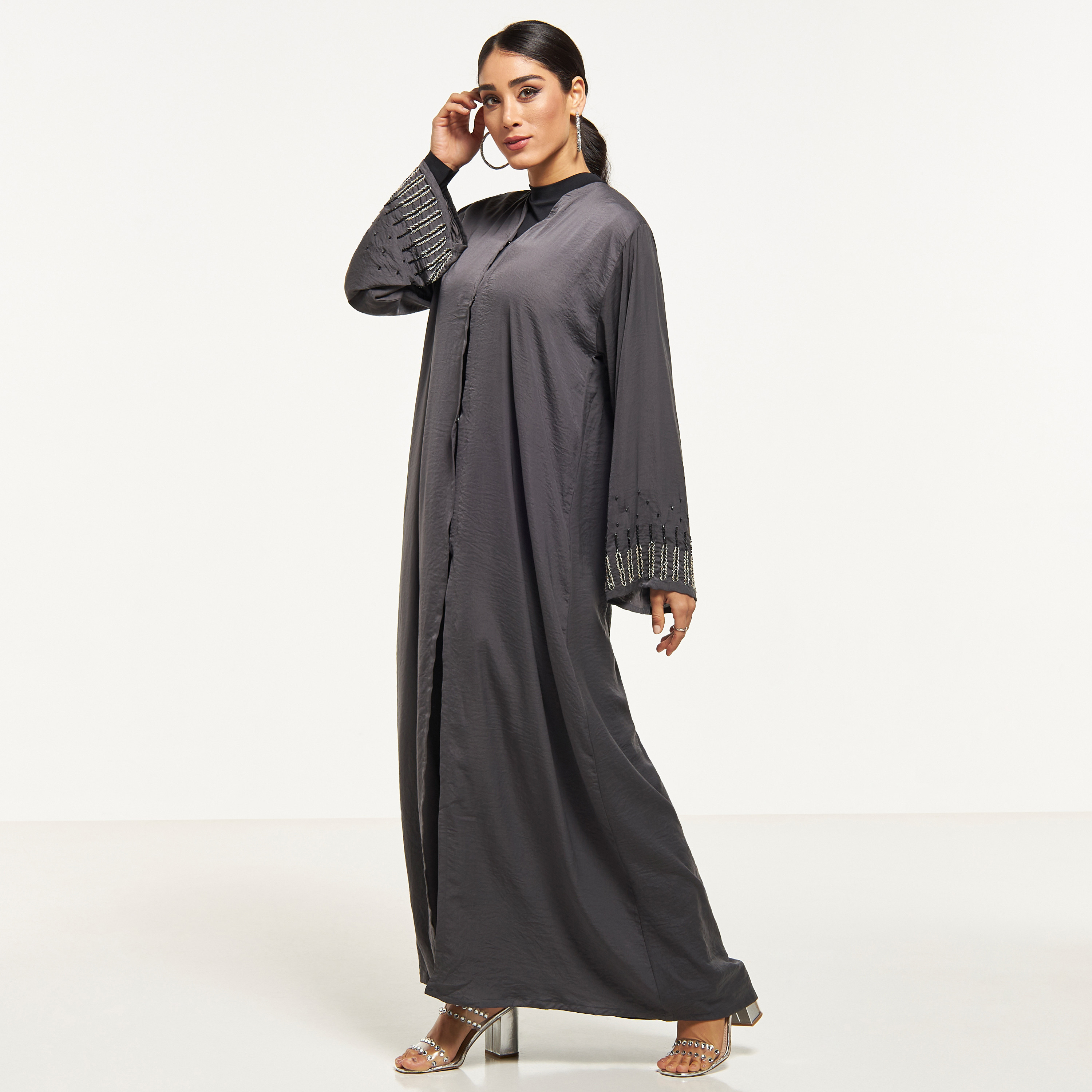 عباية مزيّنة من مويستريت-women-arabicclothing-abayas-image-5