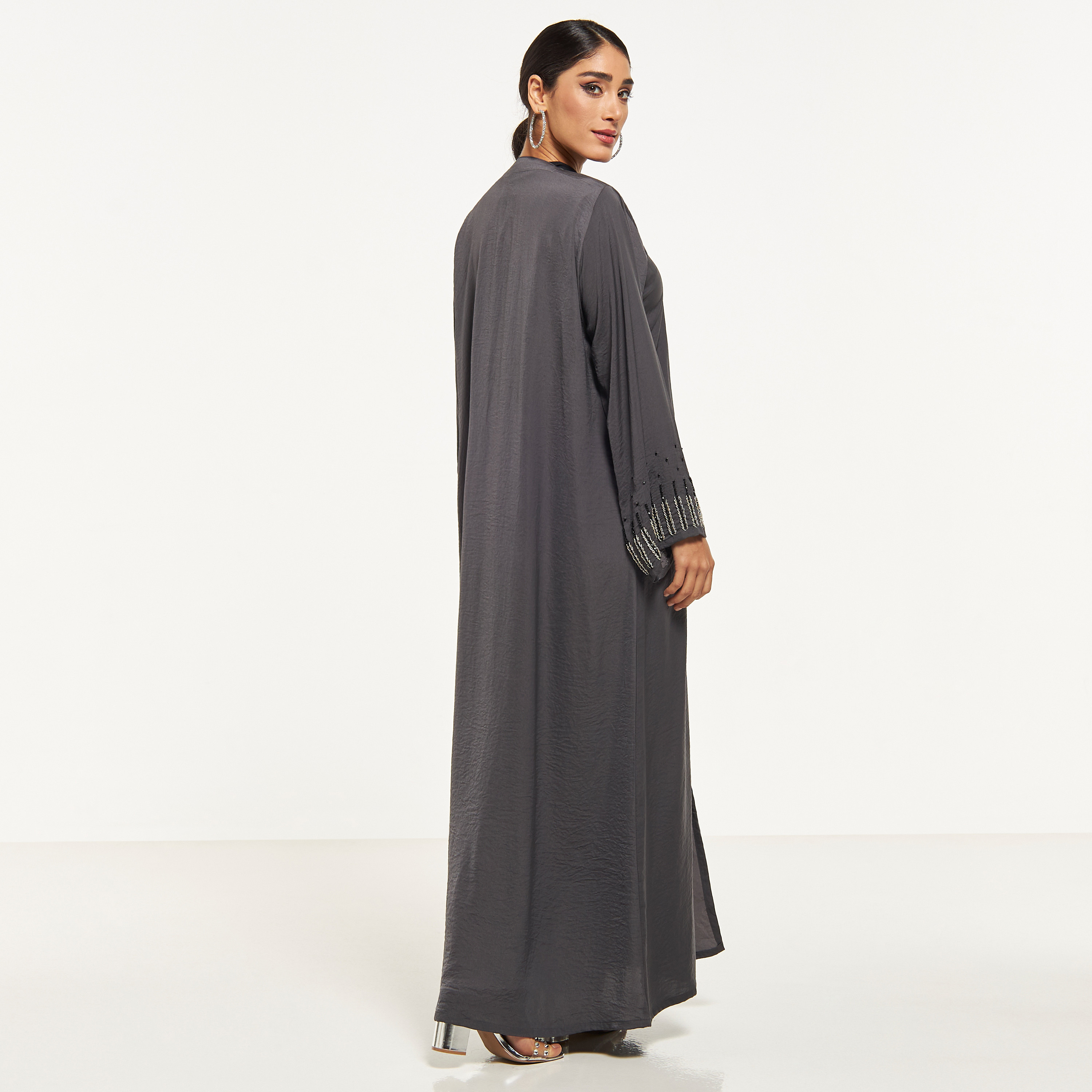 عباية مزيّنة من مويستريت-women-arabicclothing-abayas-image-1