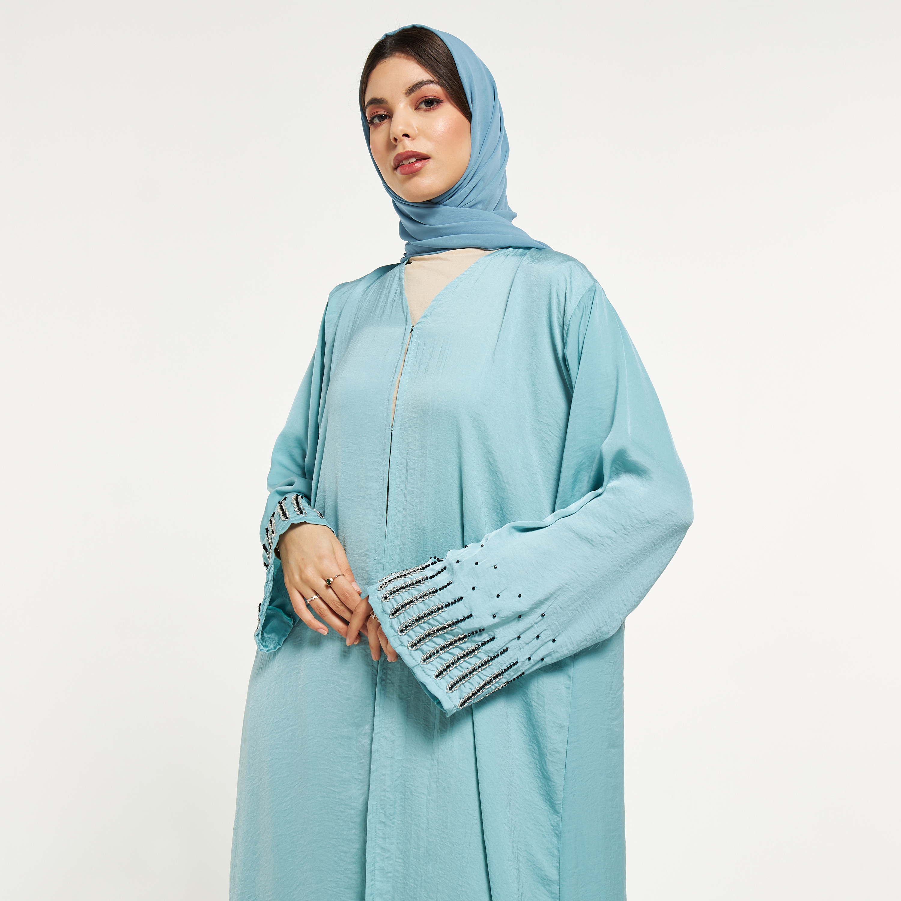 عباية مزيّنة من مويستريت-women-arabicclothing-abayas-image-2