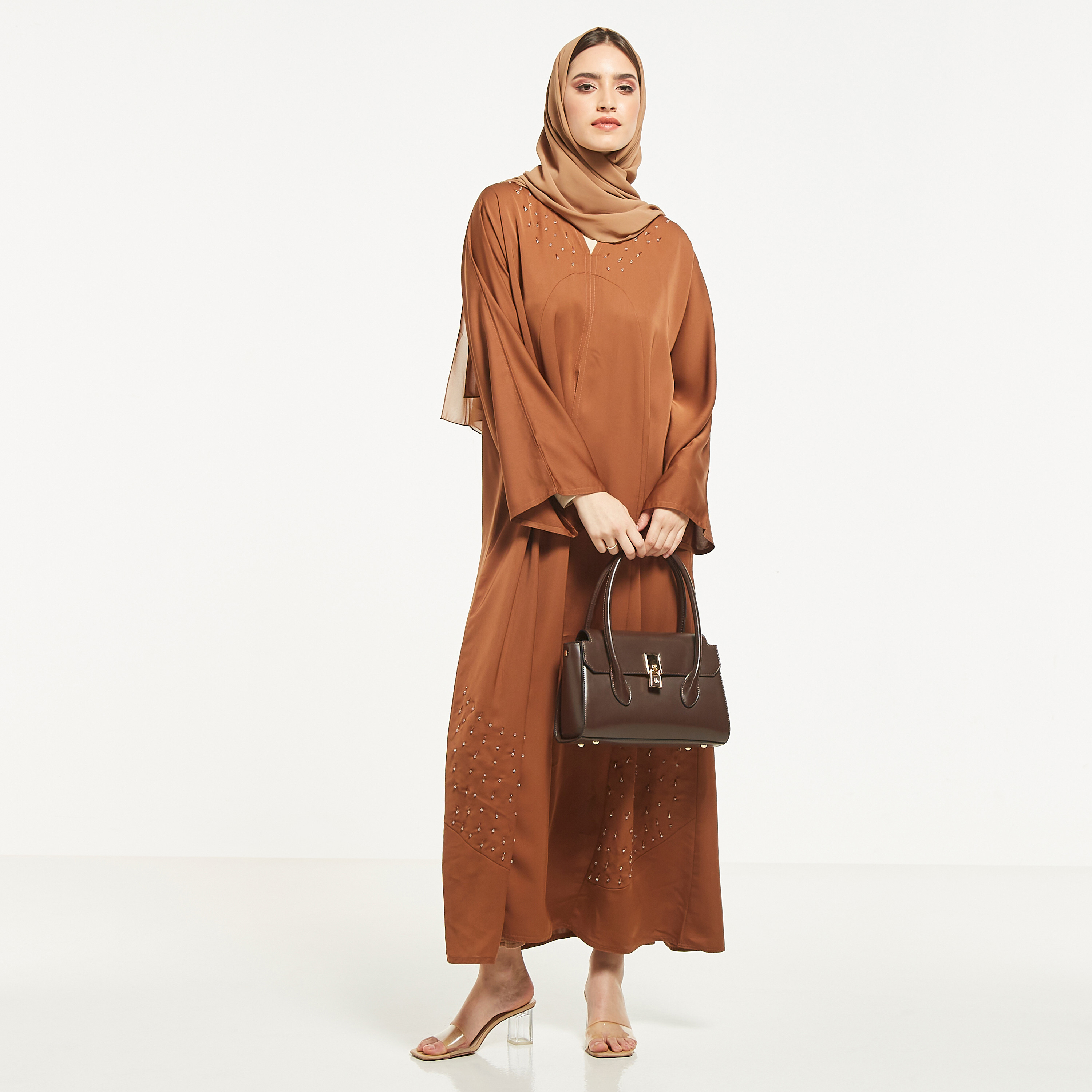 عباية مزيّنة مع حجاب من مويستريت-women-arabicclothing-abayas-image-4