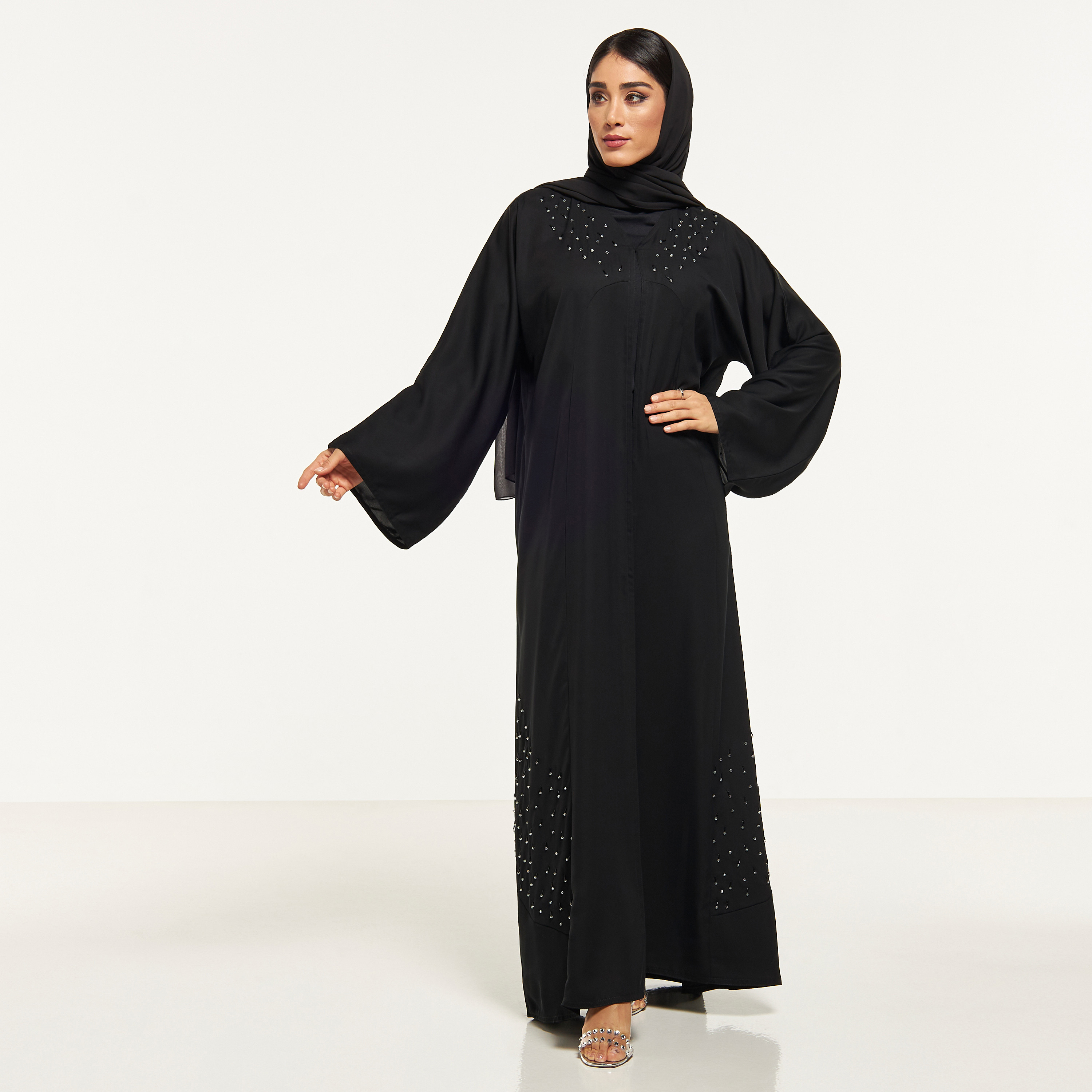 عباية مزيّنة مع حجاب من مويستريت-women-arabicclothing-abayas-image-4