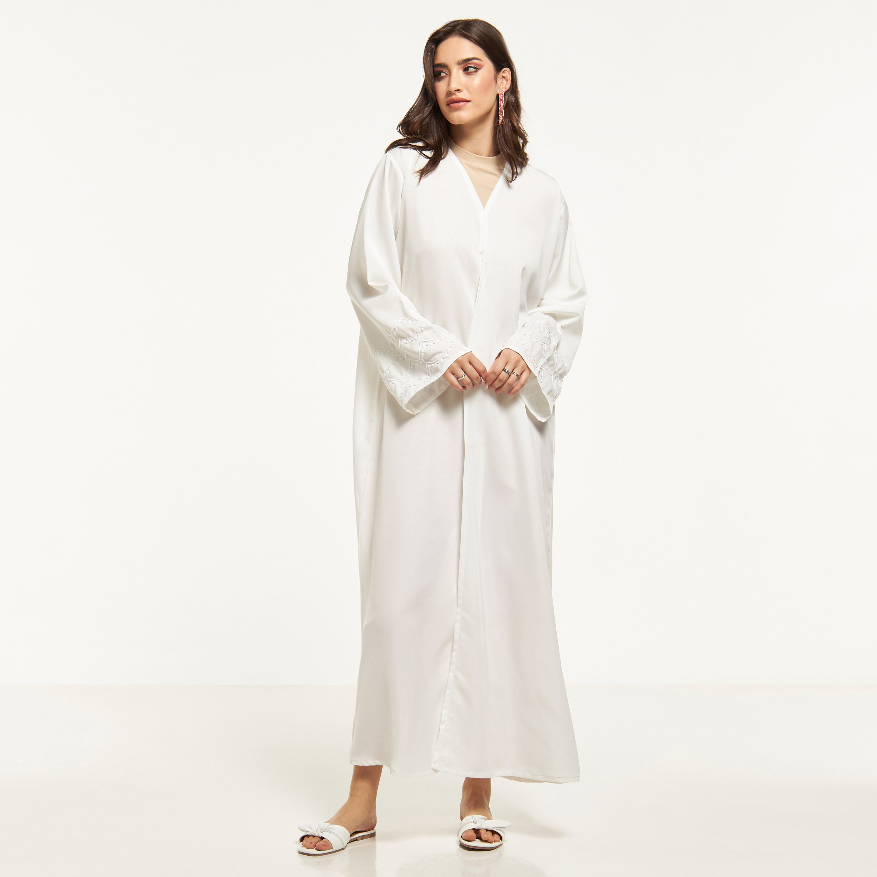 عباية مطرّزة مع حجاب من مويستريت-women-arabicclothing-abayas-image-1