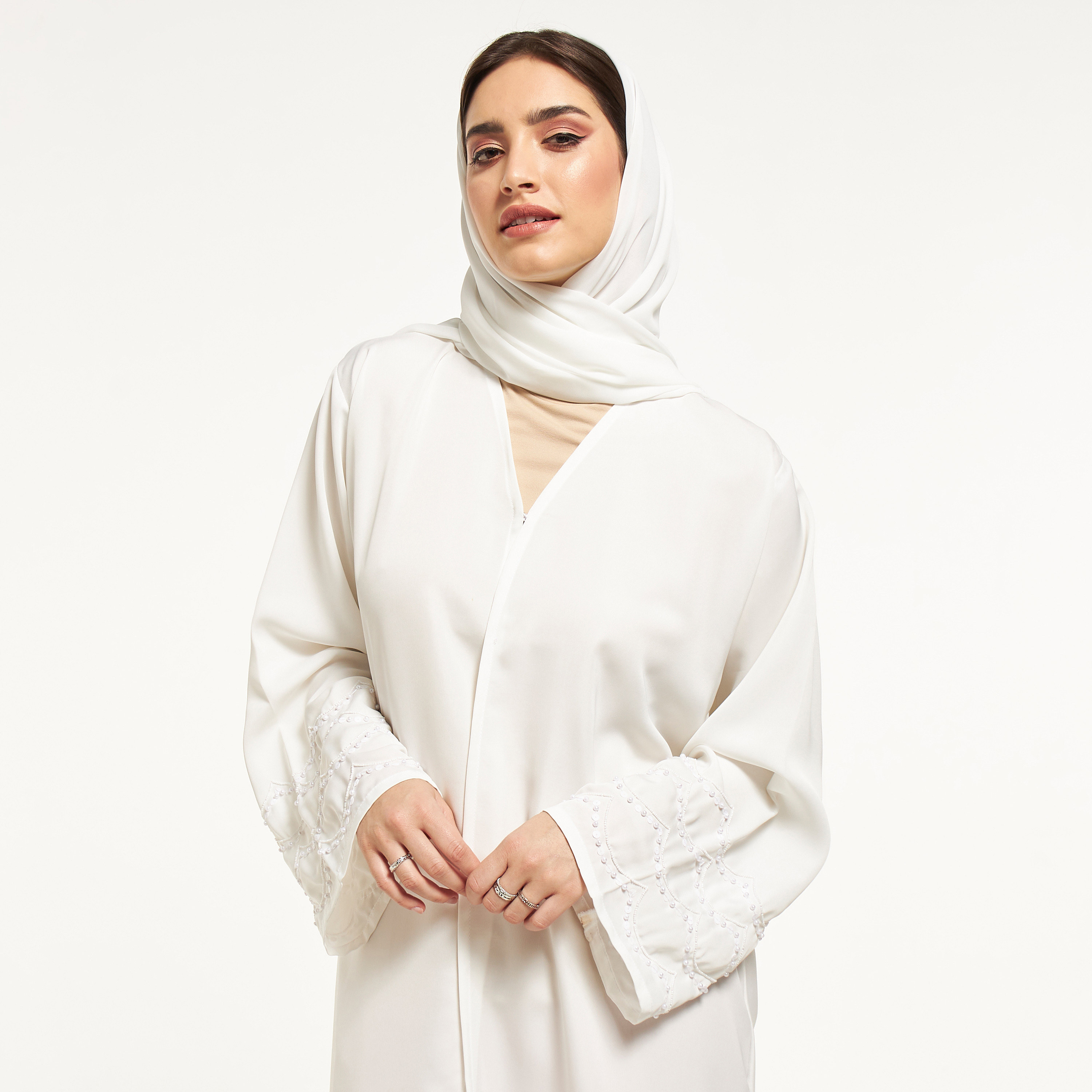 عباية مطرّزة مع حجاب من مويستريت-women-arabicclothing-abayas-image-2