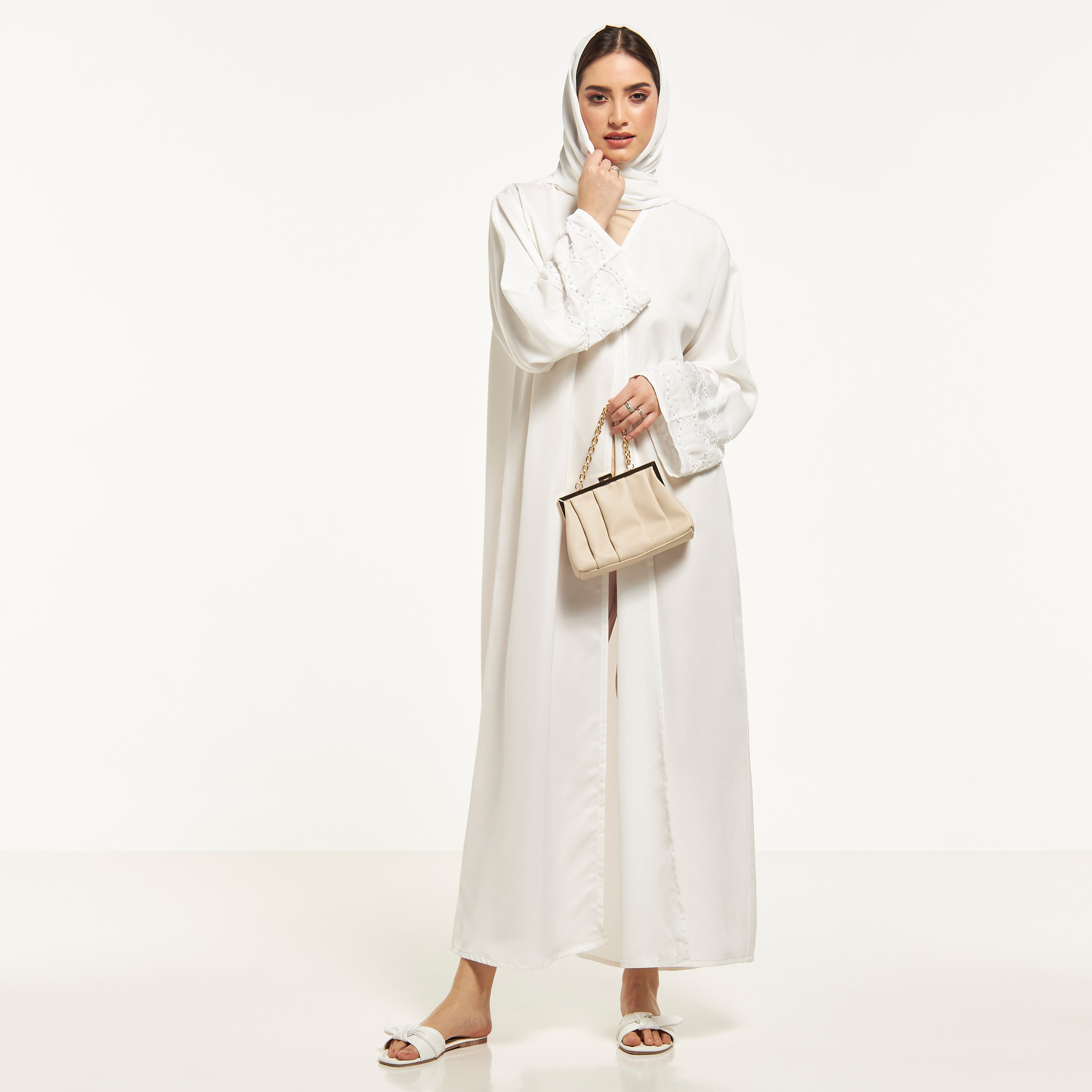 عباية مطرّزة مع حجاب من مويستريت-women-arabicclothing-abayas-image-4