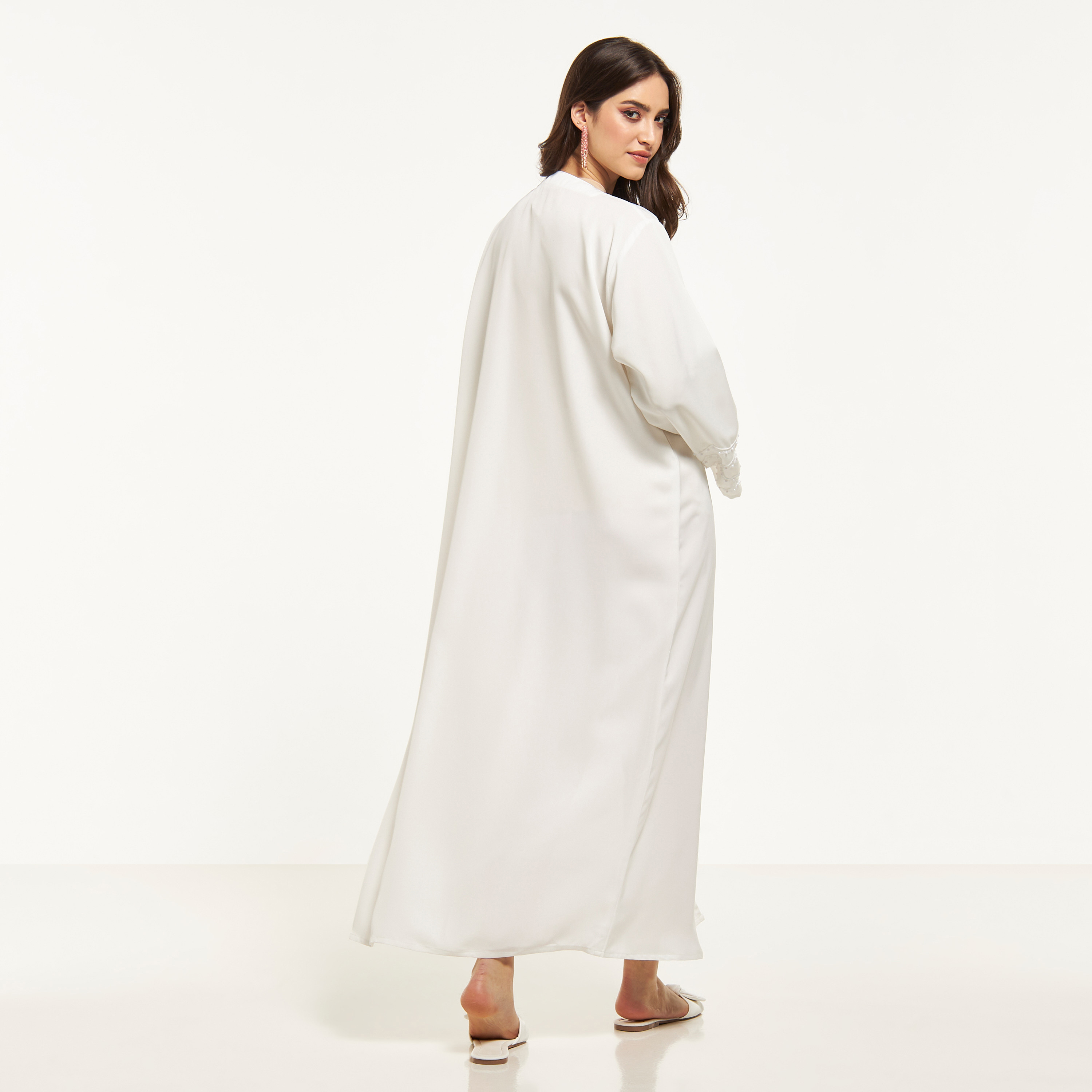 عباية مطرّزة مع حجاب من مويستريت-women-arabicclothing-abayas-image-5