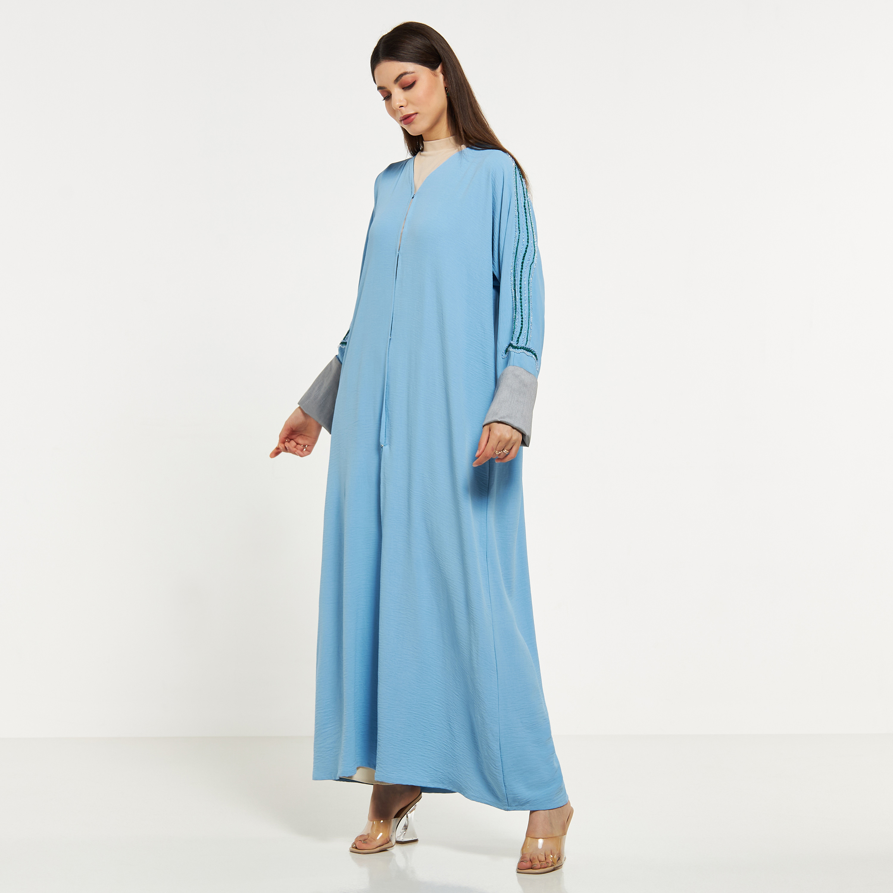 عباية مزيّنة مع حجاب من مويستريت-women-arabicclothing-abayas-image-1