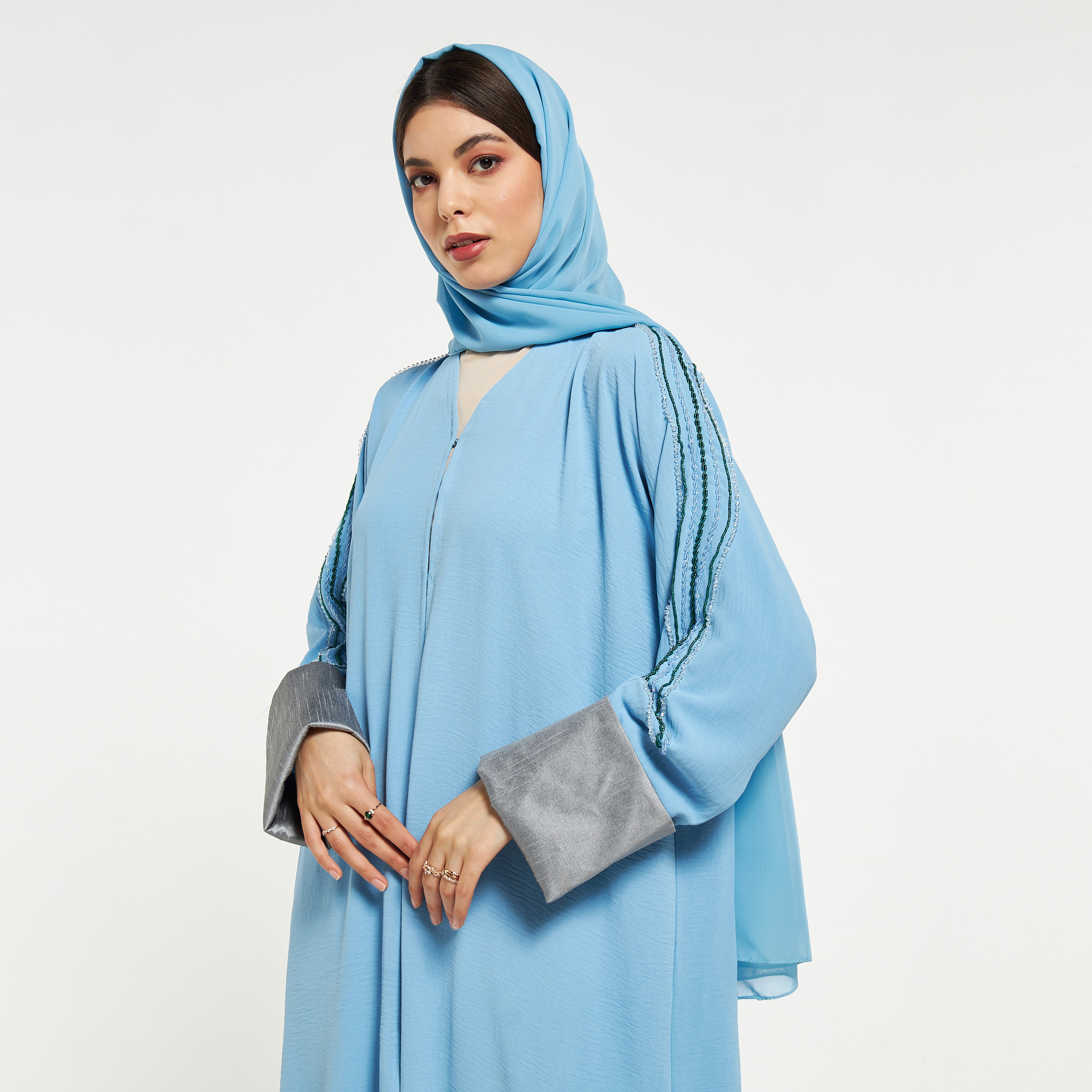 عباية مزيّنة مع حجاب من مويستريت-women-arabicclothing-abayas-image-2