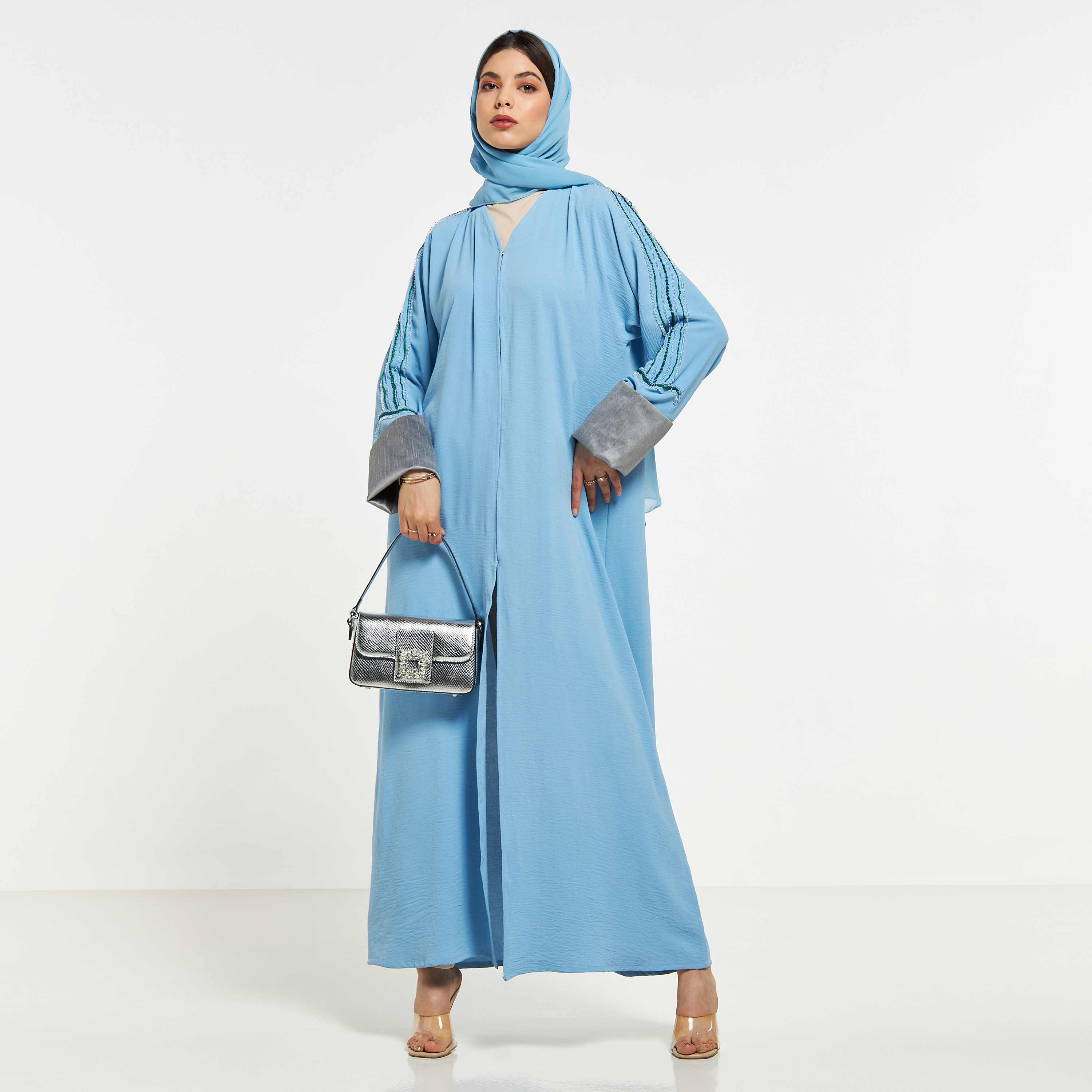 عباية مزيّنة مع حجاب من مويستريت-women-arabicclothing-abayas-image-4