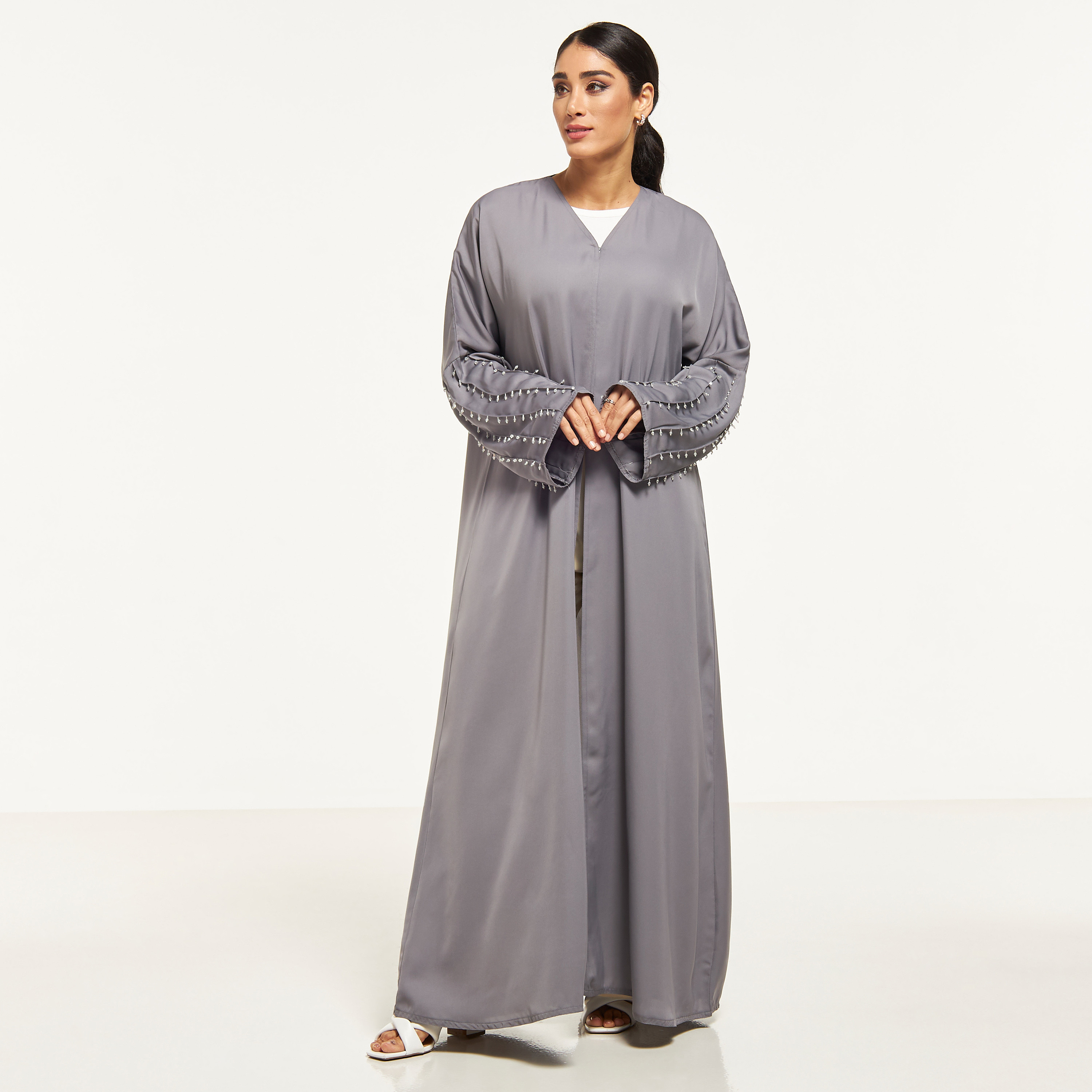 عباية مزيّنة بكشكش وحجاب وتزيينات من مويستريت-women-arabicclothing-abayas-image-1