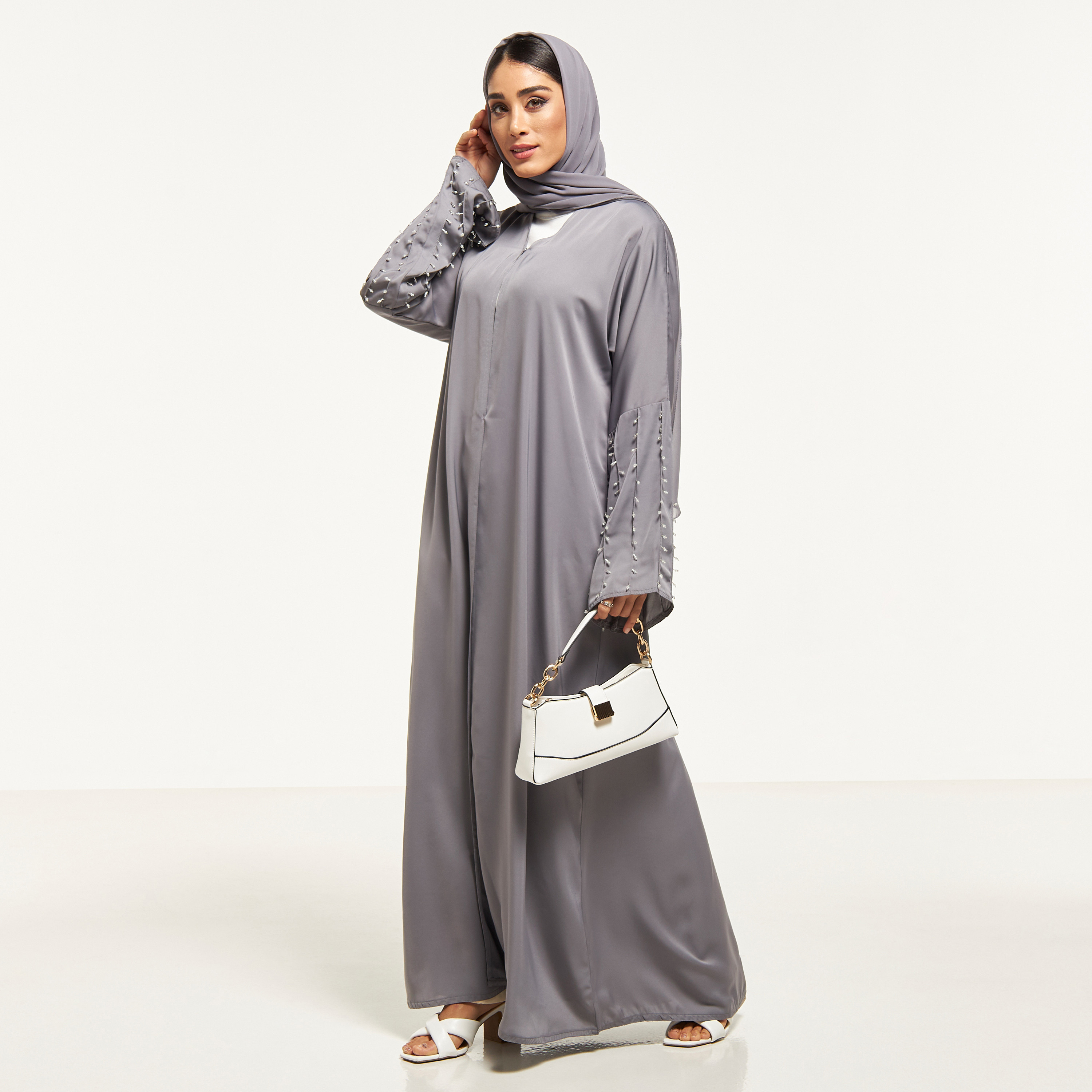 عباية مزيّنة بكشكش وحجاب وتزيينات من مويستريت-women-arabicclothing-abayas-image-4