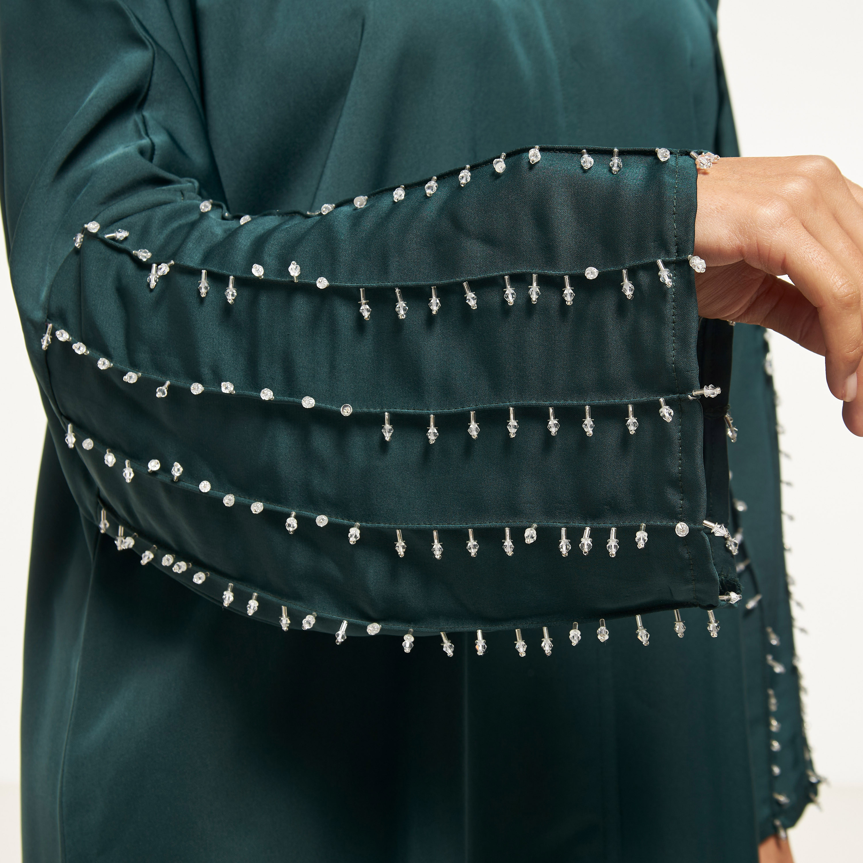 عباية مزيّنة بالأحجار مع حجاب من مويستريت-women-arabicclothing-abayas-image-3
