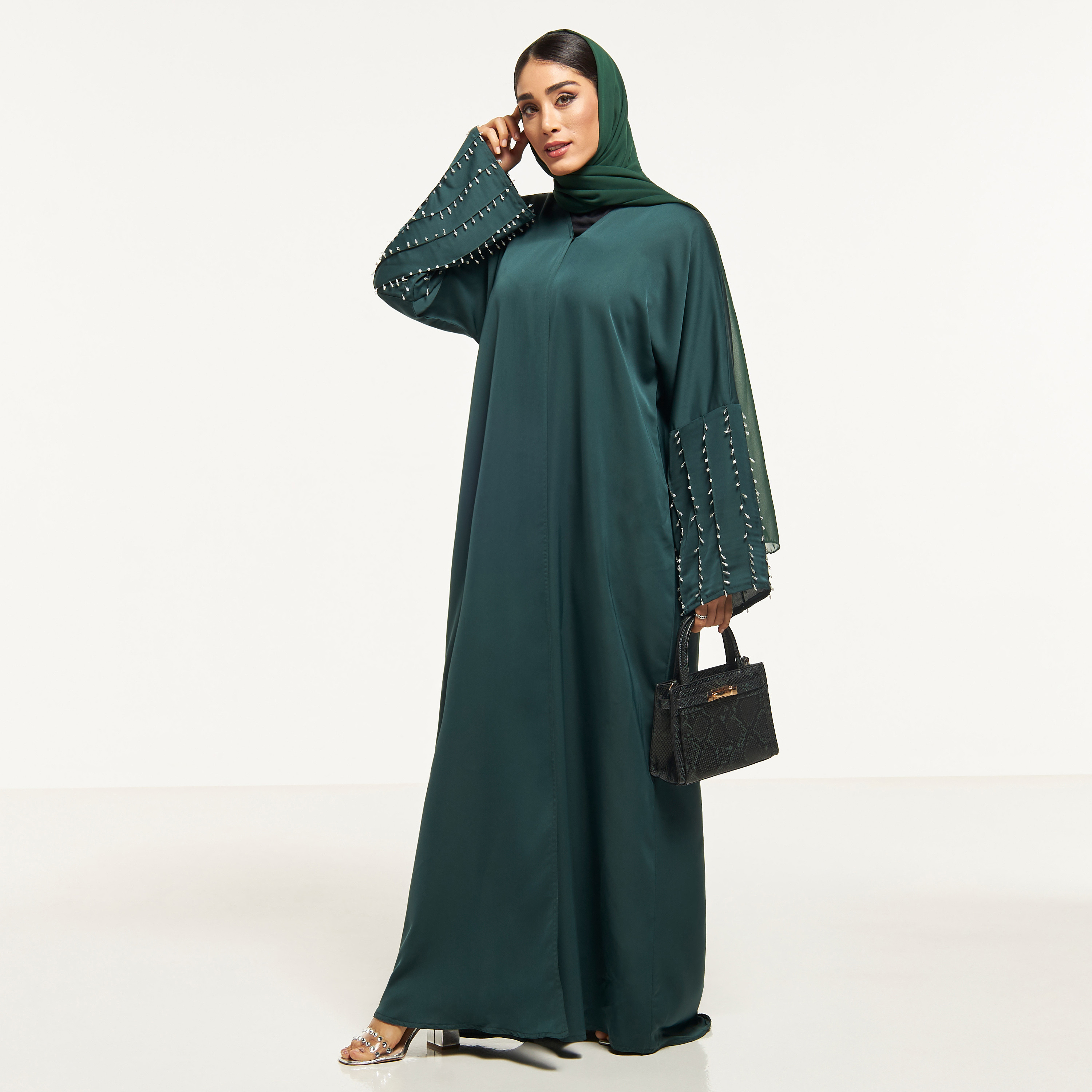 عباية مزيّنة بالأحجار مع حجاب من مويستريت-women-arabicclothing-abayas-image-4